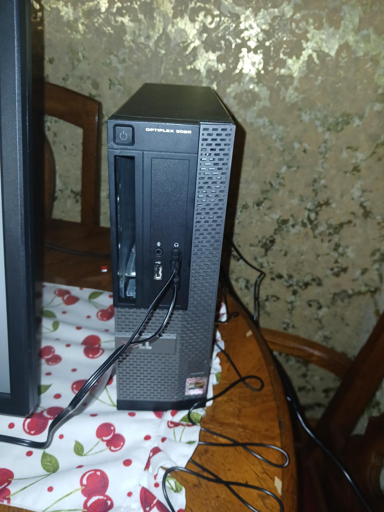 Dell OptiPlex Computer Desktop PC, Intel Core i5 3rd Gen 3.2 GHz, 16GB RAM, 2TB HDD, New 22 Inch LED Monitor, RGB Keyboard and Mouse, WiFi, Windows 11 Pro (Renewed) - Customer Photo 2