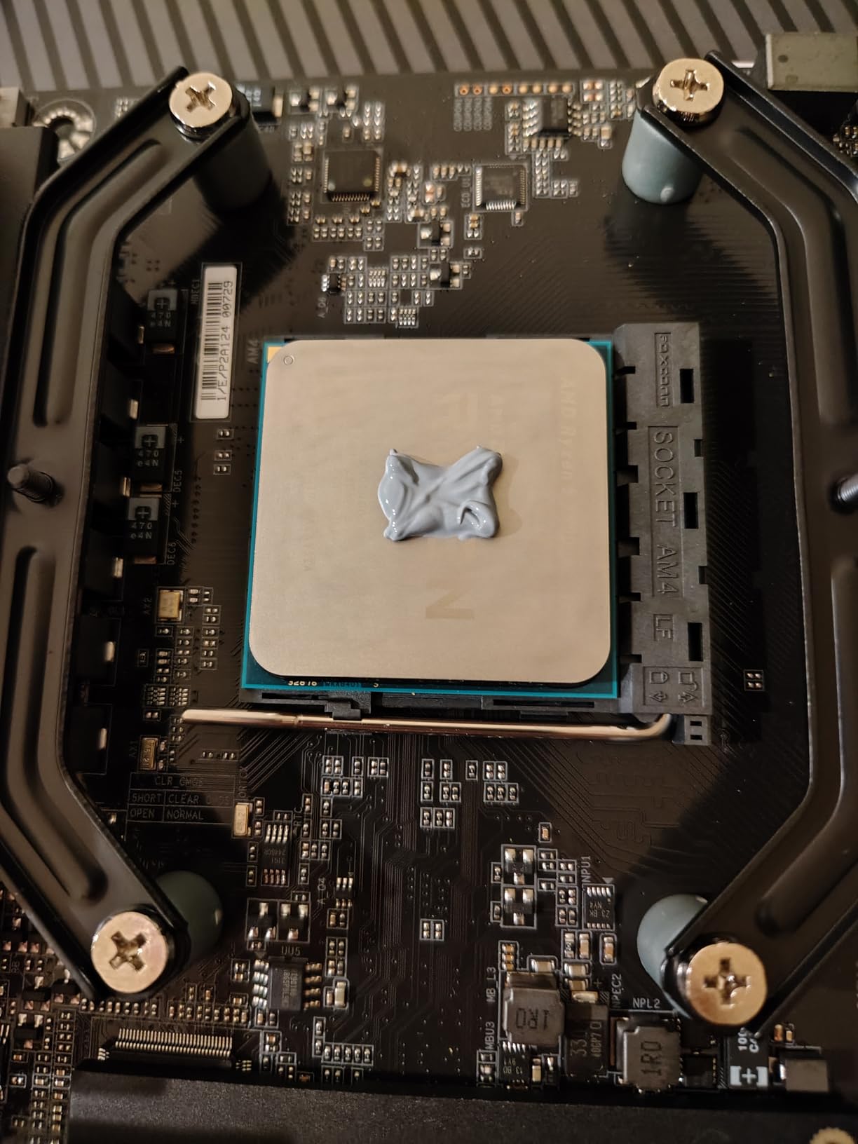 AMD Ryzen 5 5500 6-Core, 12-Thread Unlocked Desktop Processor with Wraith Stealth Cooler - Customer Photo 1