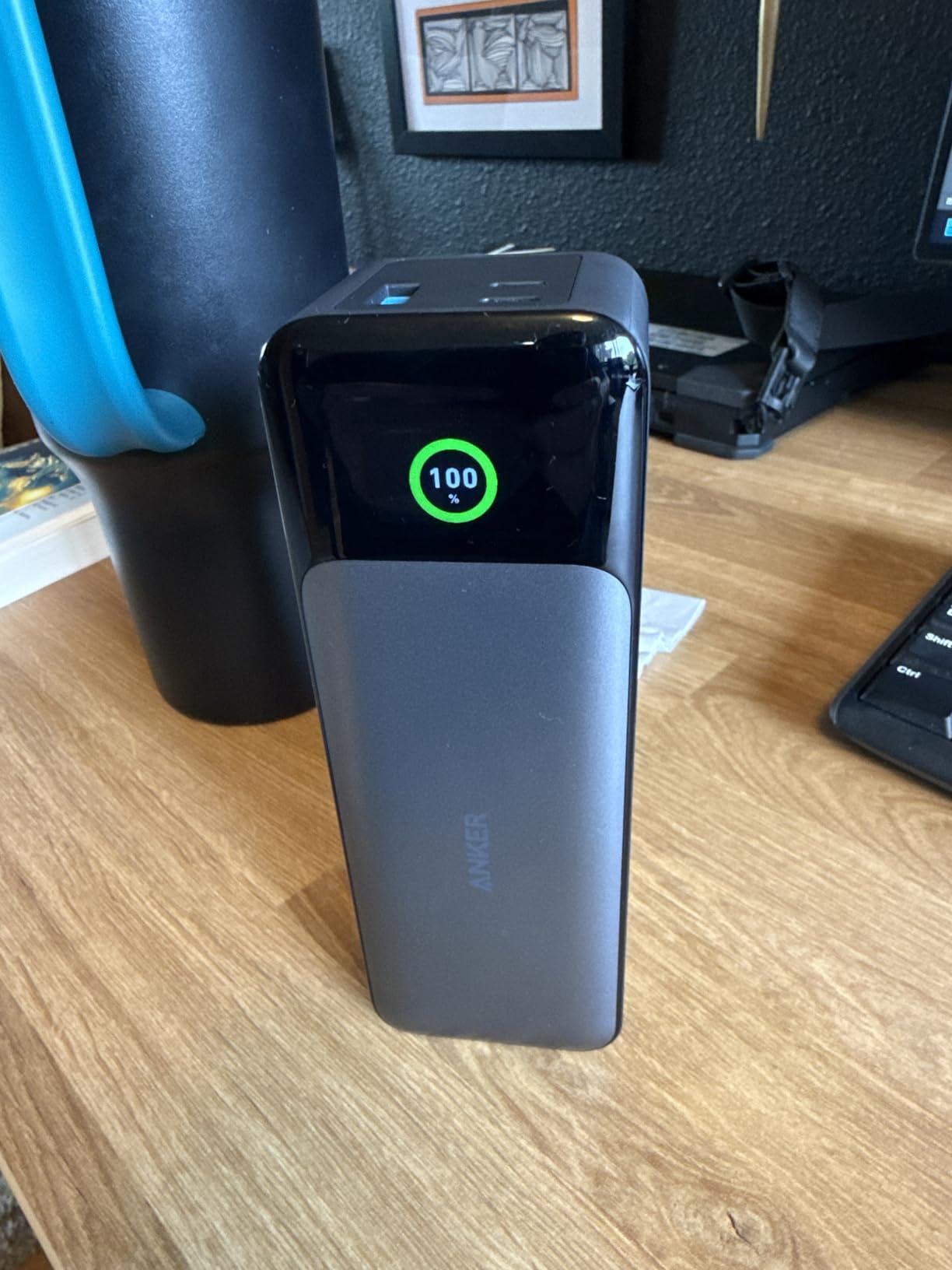 Anker 737 Power Bank, 24,000mAh 3-Port Laptop Portable Charger with 140W Fast Charging, Smart Display, for Outdoor Work, Compatible with iPhone 16/15/14 Series, Vision Pro, Samsung, MacBook, and More - Customer Photo 2