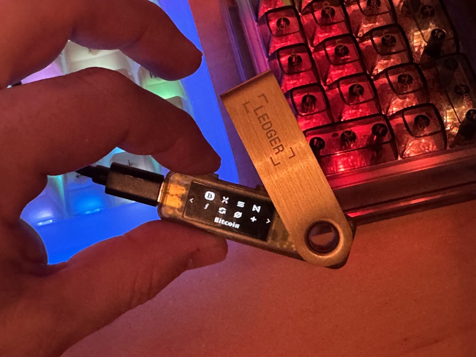 Ledger Nano S Plus Crypto Hardware Wallet - Safeguard Your Crypto, NFTs and Tokens (for Android or Desktop only) Customer Review Ledger Nano S Plus Crypto Hardware Wallet - Safeguard Your Crypto, NFTs and Tokens (for Android or Desktop only) - Customer Photo 2