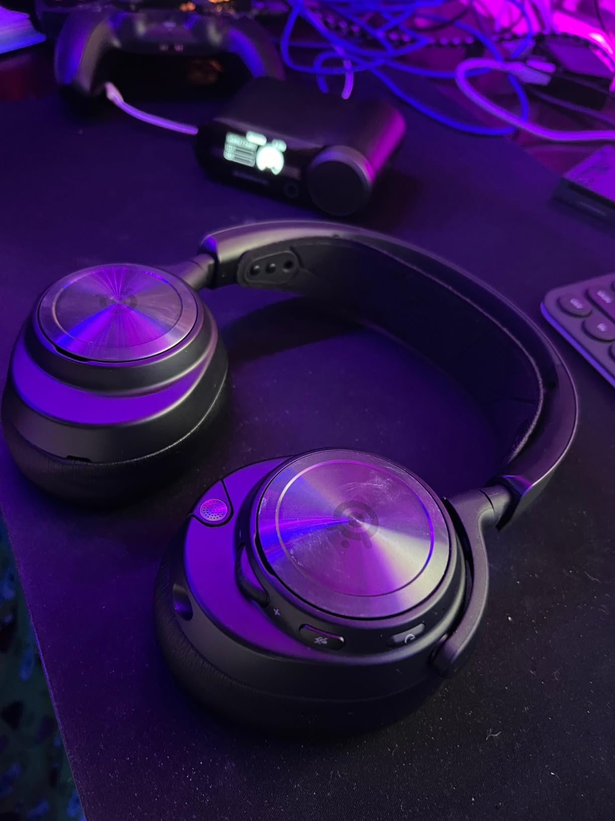 SteelSeries Arctis Nova Pro Wireless Xbox Multi-System Gaming Headset - Premium Hi-Fi Drivers - Active Noise Cancellation Infinity Power System - Stealth Mic - Xbox, PC, PS5, PS4, Switch, Mobile - Customer Photo 3