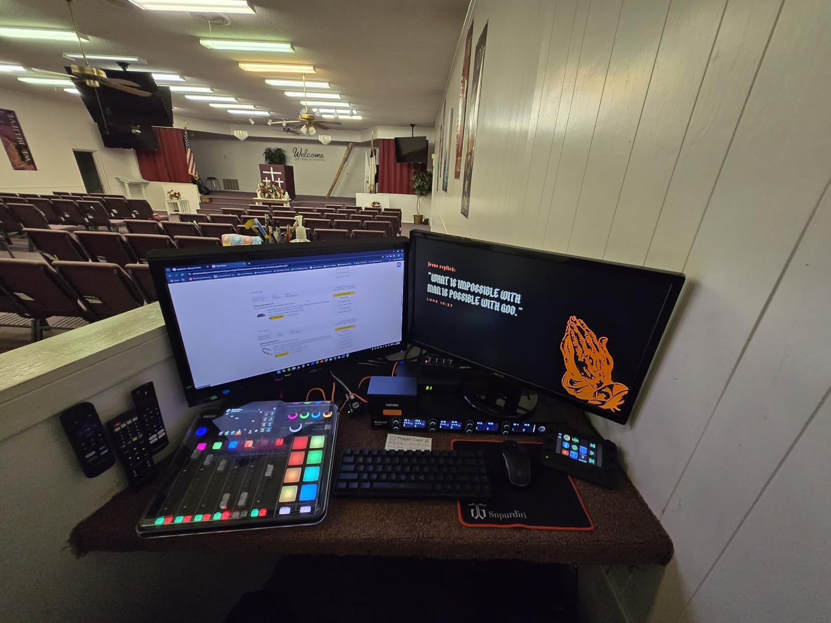 RØDE RØDECaster Pro II All-in-One Production Solution for Podcasting, Streaming, Music Production and Content Creation,Black - Customer Photo 3