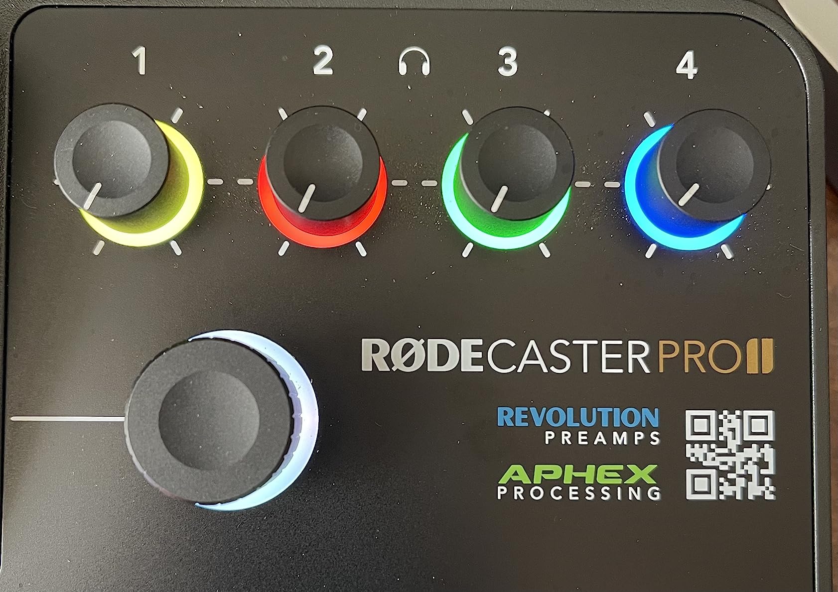 RØDE RØDECaster Pro II All-in-One Production Solution for Podcasting, Streaming, Music Production and Content Creation,Black - Customer Photo 4