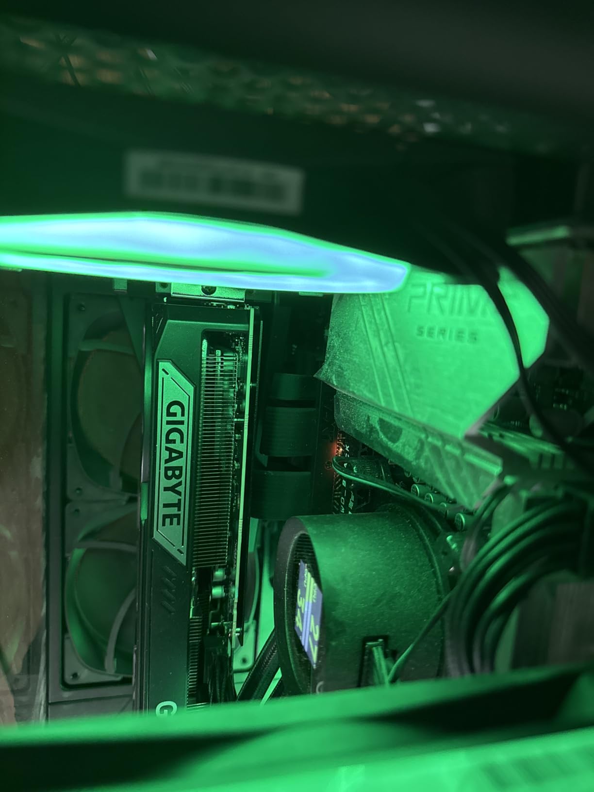 NZXT Vertical GPU Mounting Kit - AB-RH175-W1-175 mm PCIe 4.0x16 Riser Cable - GPU Holder - Sturdy Steel Bracket - White - Customer Photo 3