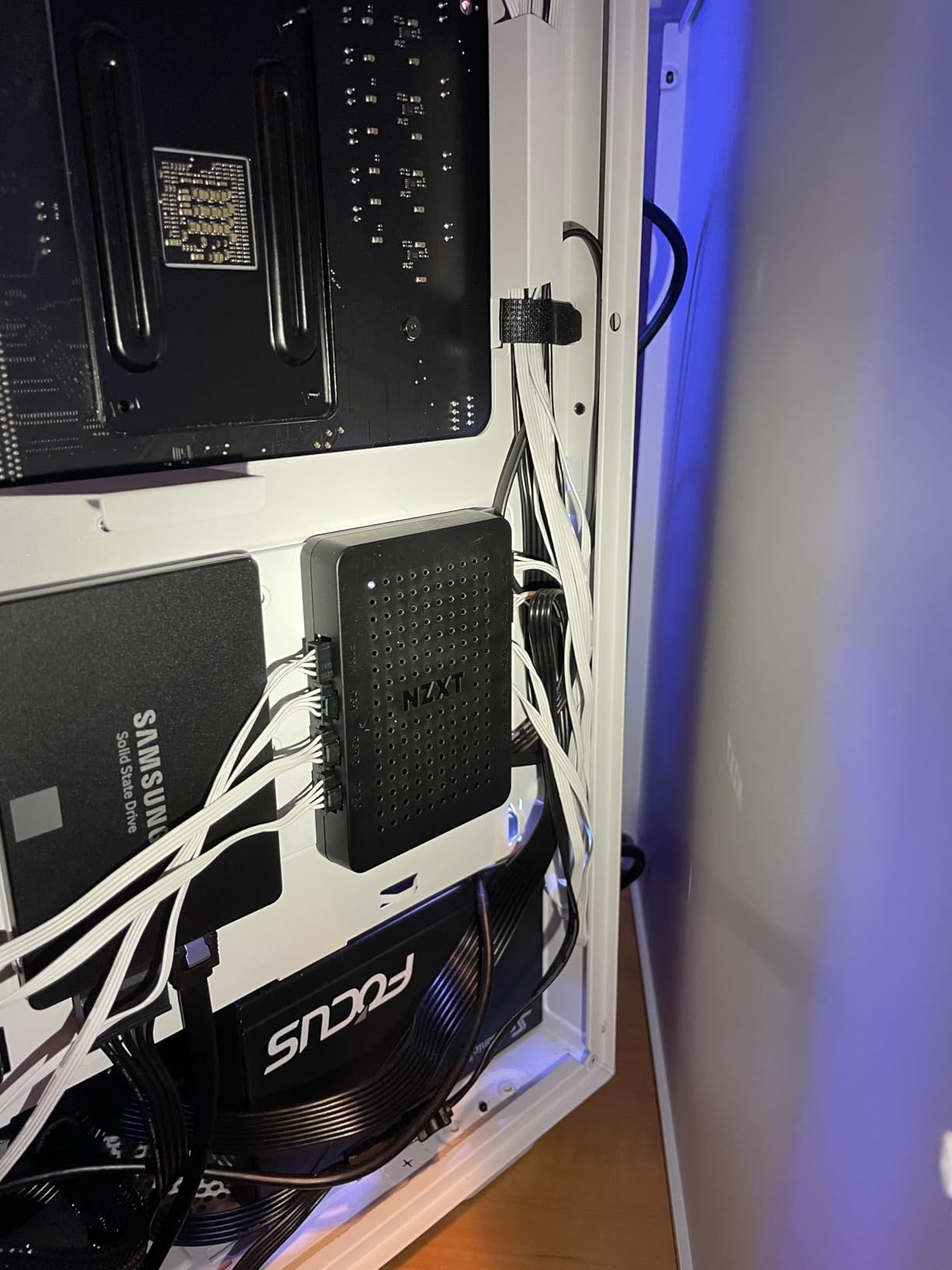 NZXT RGB & Fan Controller - AC-CRFR0-B1-6 RGB Lighting Channels - 3 Fan Channels - RGB Lighting Customization - Black - Customer Photo 1