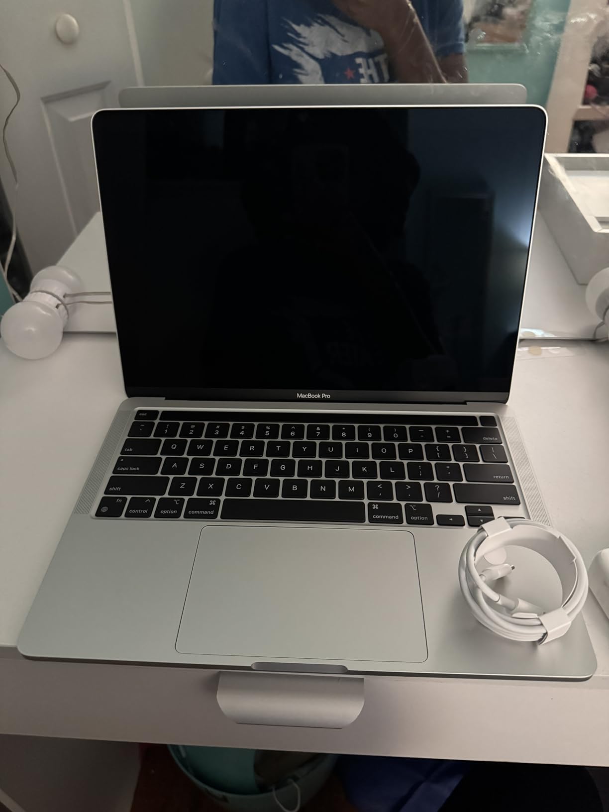 2022 Apple MacBook Pro Laptop with M2 chip: 13-inch Retina Display, 8GB RAM, 512GB SSD Storage, Touch Bar, Backlit Keyboard, FaceTime HD Camera. Works with iPhone and iPad; Space Gray - Customer Photo 2