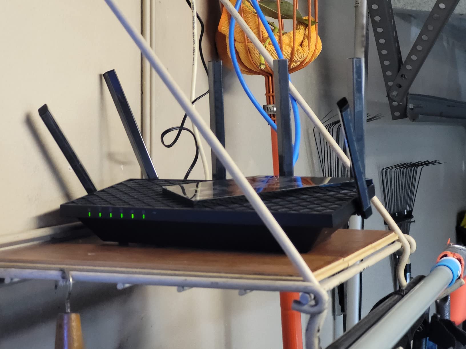 TP-Link AXE5400 Tri-Band WiFi 6E Router (Archer AXE75), 2025 PCMag Editors' Choice, Gigabit Internet for Gaming & Streaming, New 6GHz Band, 160MHz, OneMesh, Quad-Core CPU, VPN & WPA3 Security - Customer Photo 3