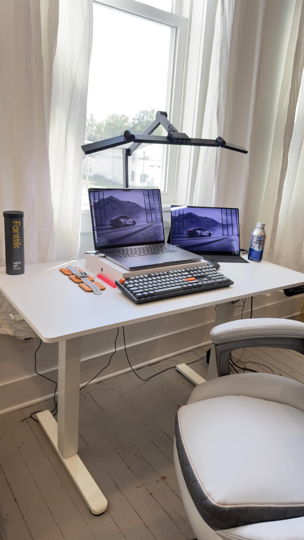ErGear Height Adjustable Electric Standing Desk, 55 x 28 Inches Sit Stand up Desk, Large Memory Computer Home Office Desk with Two-Piece Desktop (Black) - Customer Photo 1