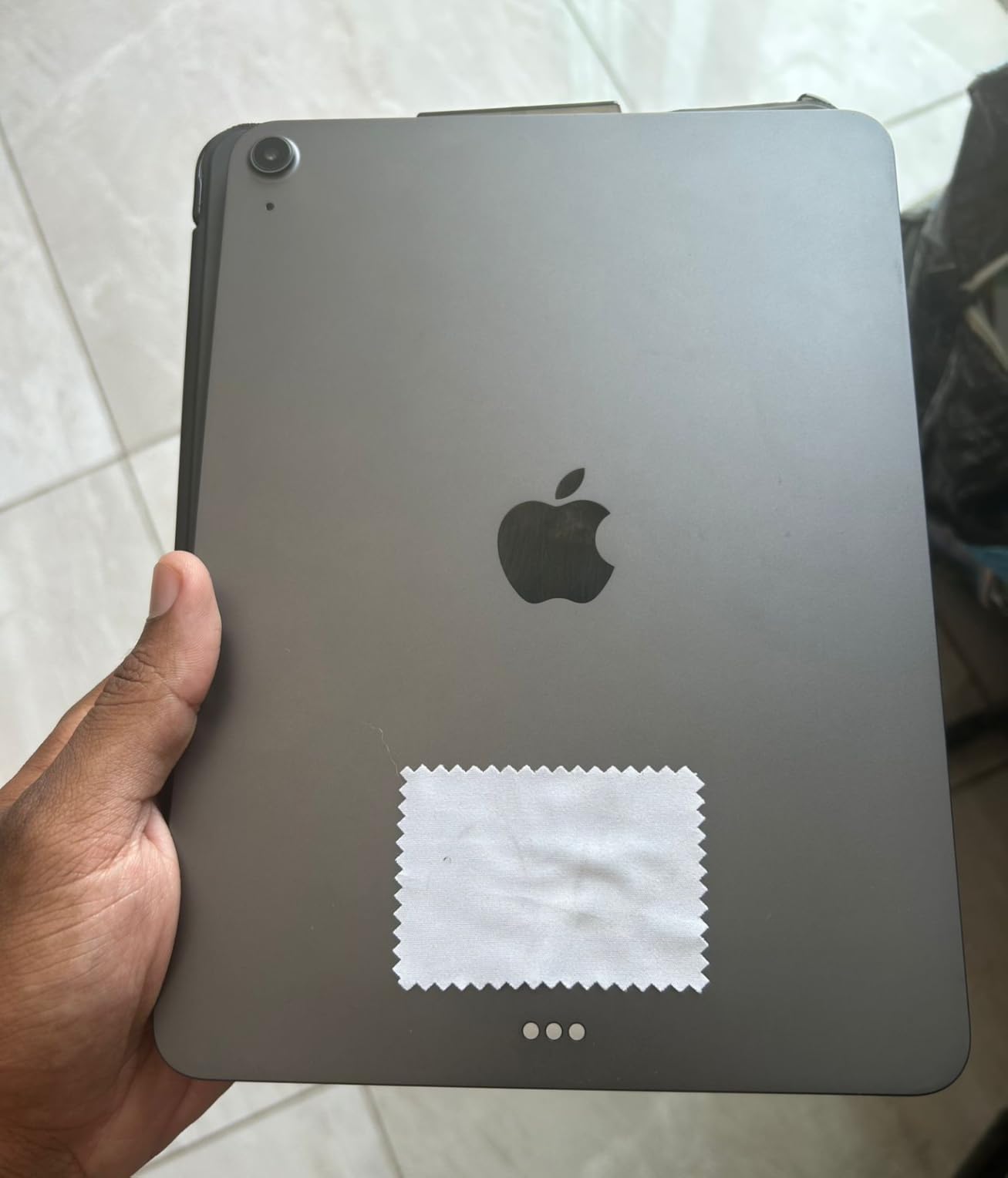 Apple Early 2022 iPad Air 5th Gen, 10.9-inch, Wi-Fi, 64GB, Space Gray (Renewed) - Customer Photo 2