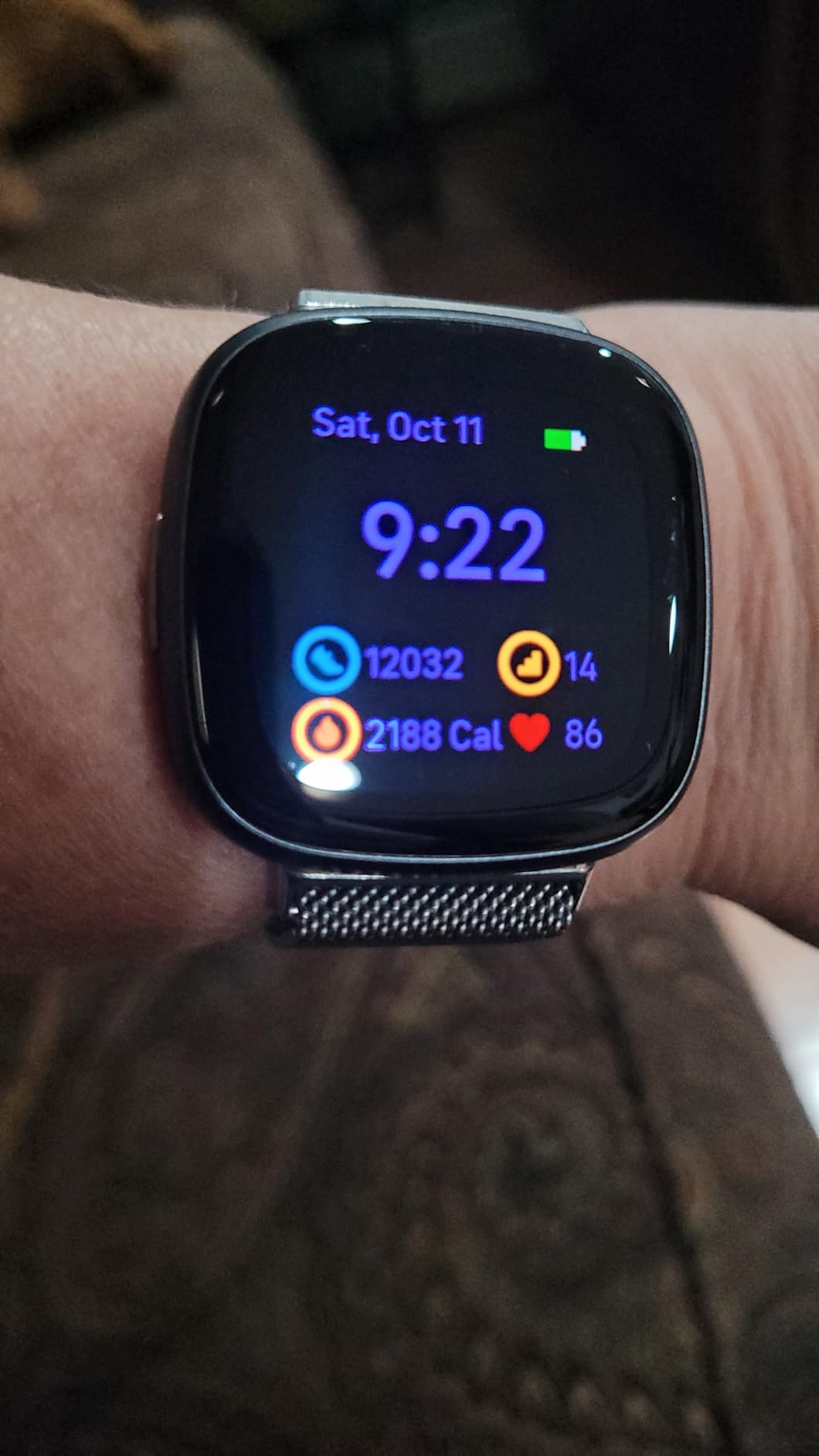 Fitbit Versa 4 Fitness Smartwatch with Daily Readiness, GPS, 24/7 Heart Rate, 40+ Exercise Modes, Sleep Tracking and more, Black/Graphite, One Size (S & L Bands Included) - Customer Photo 2