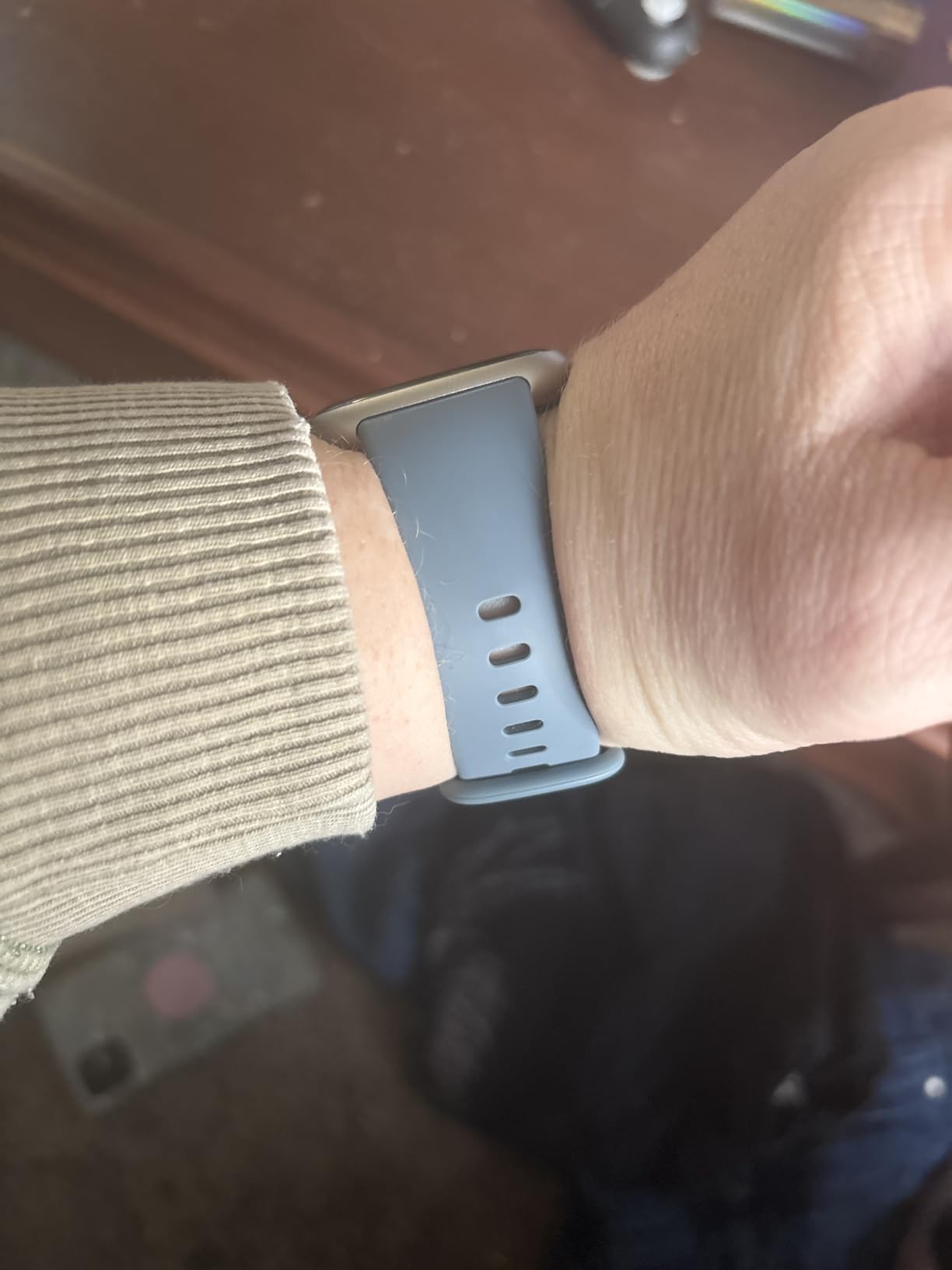 Fitbit Versa 4 Fitness Smartwatch with Daily Readiness, GPS, 24/7 Heart Rate, 40+ Exercise Modes, Sleep Tracking and more, Waterfall Blue/Platinum, One Size (S & L Bands Included) - Customer Photo 4