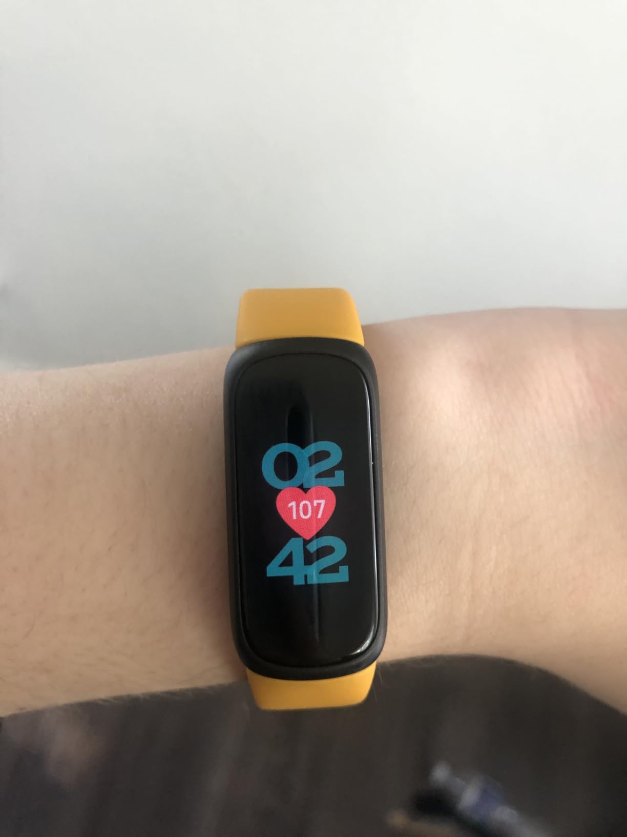 Fitbit Inspire 3 Health &-Fitness-Tracker with Stress Management, Workout Intensity, Sleep Tracking, 24/7 Heart Rate and more, Midnight Zen/Black One Size (S & L Bands Included) - Customer Photo 1