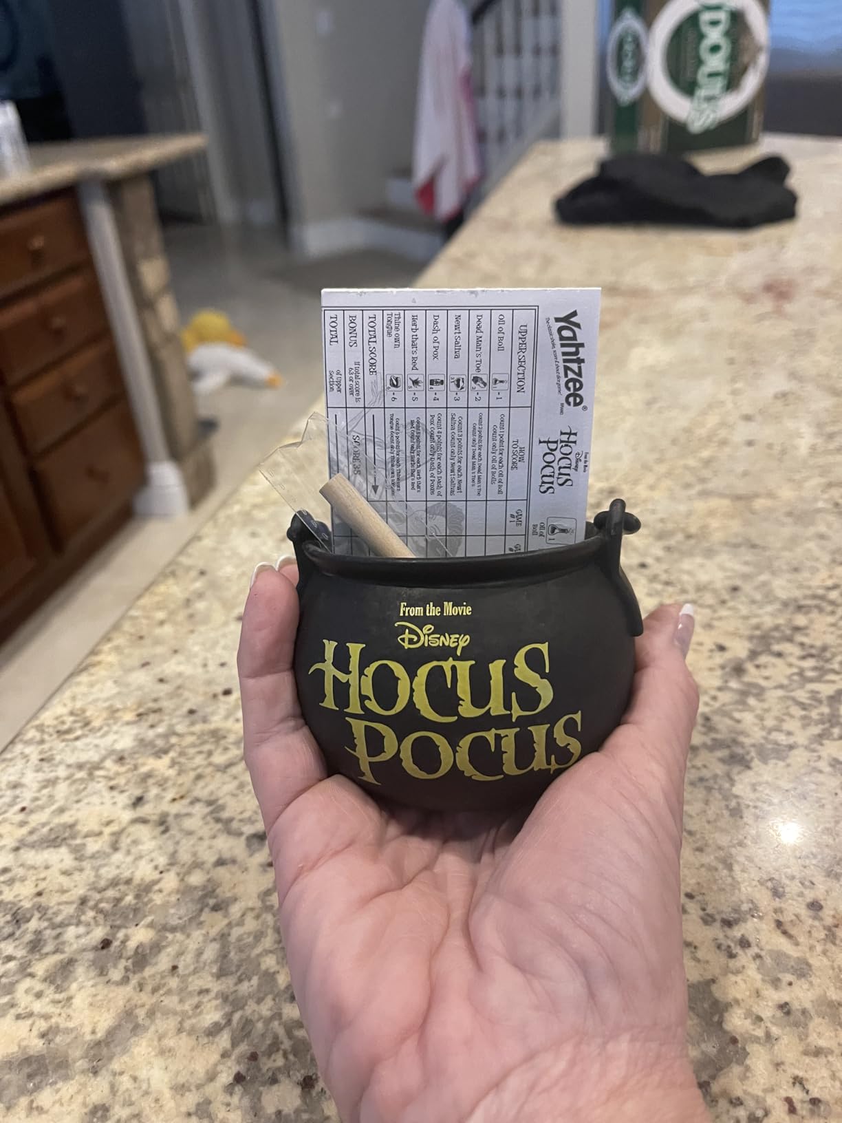 USAOPOLY YAHTZEE: Disney Hocus Pocus | Collectible Witch~'s Caldron Dice Cup Classic Family Game Based on Film Great for Night Officially-Licensed & Merchandise, Black - Customer Photo 1