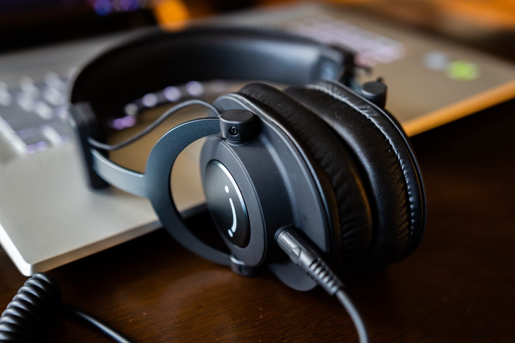 FIFINE Studio Monitor Headphones for Recording, Over Ear Headphones with 50mm Driver, Wired Headset with Detachable Cables 3.5mm or 6.35mm Jack, Black, on PC/Mixer/Amplifier-H8 - Customer Photo 3