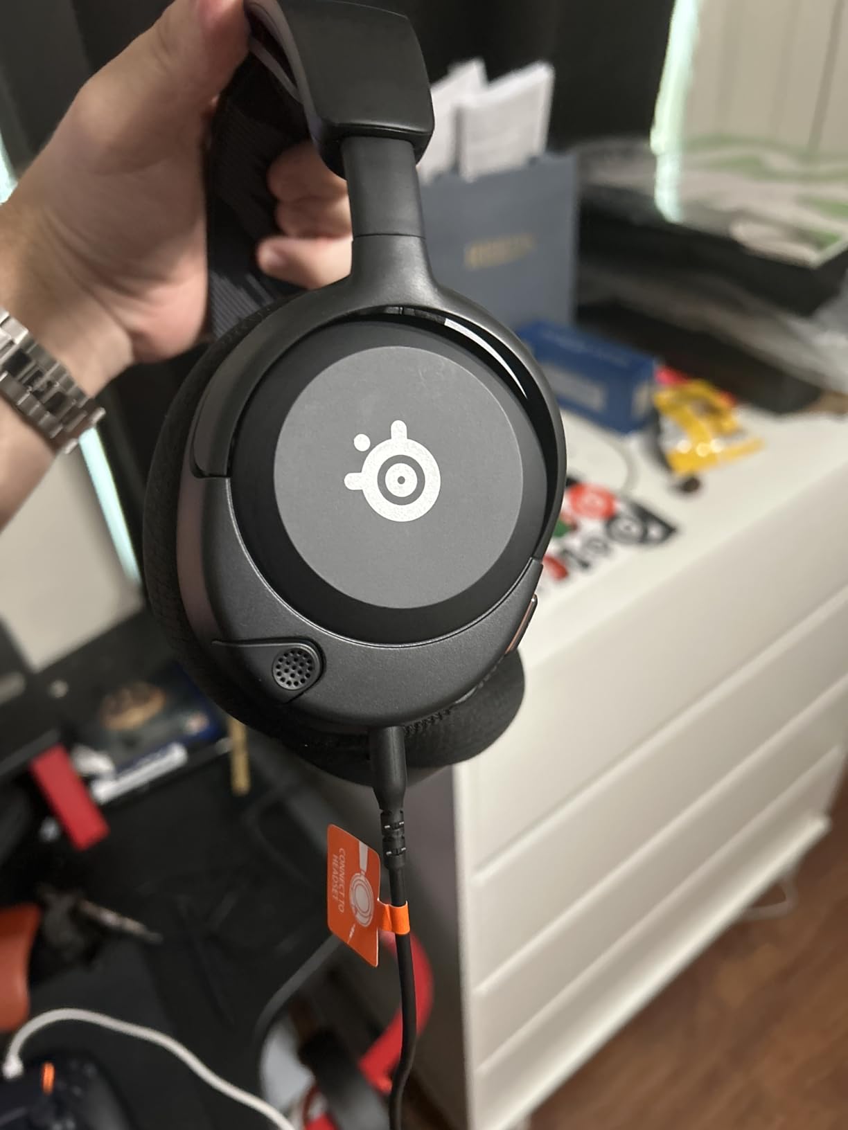 SteelSeries Arctis Nova 1 Multi-System Gaming Headset — Hi-Fi Drivers — 360° Spatial Audio — Comfort Design — Durable — Ultra Lightweight — Noise-Cancelling Mic — PC, PS5/PS4, Switch, Xbox - Black - Customer Photo 3