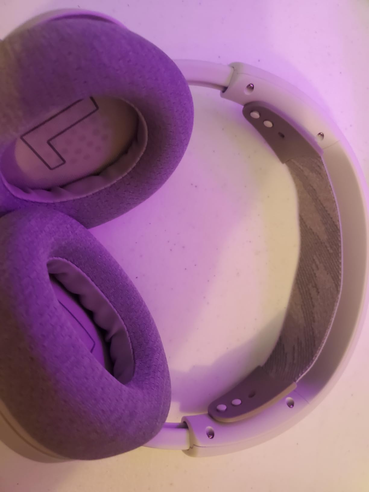 SteelSeries Arctis Nova 1P Multi-System Gaming Headset — Hi-Fi Drivers — 360° Spatial Audio — Comfort Design — Durable — Lightweight — Noise-Cancelling Mic — PS5/PS4, PC, Xbox, Switch - White - Customer Photo 4