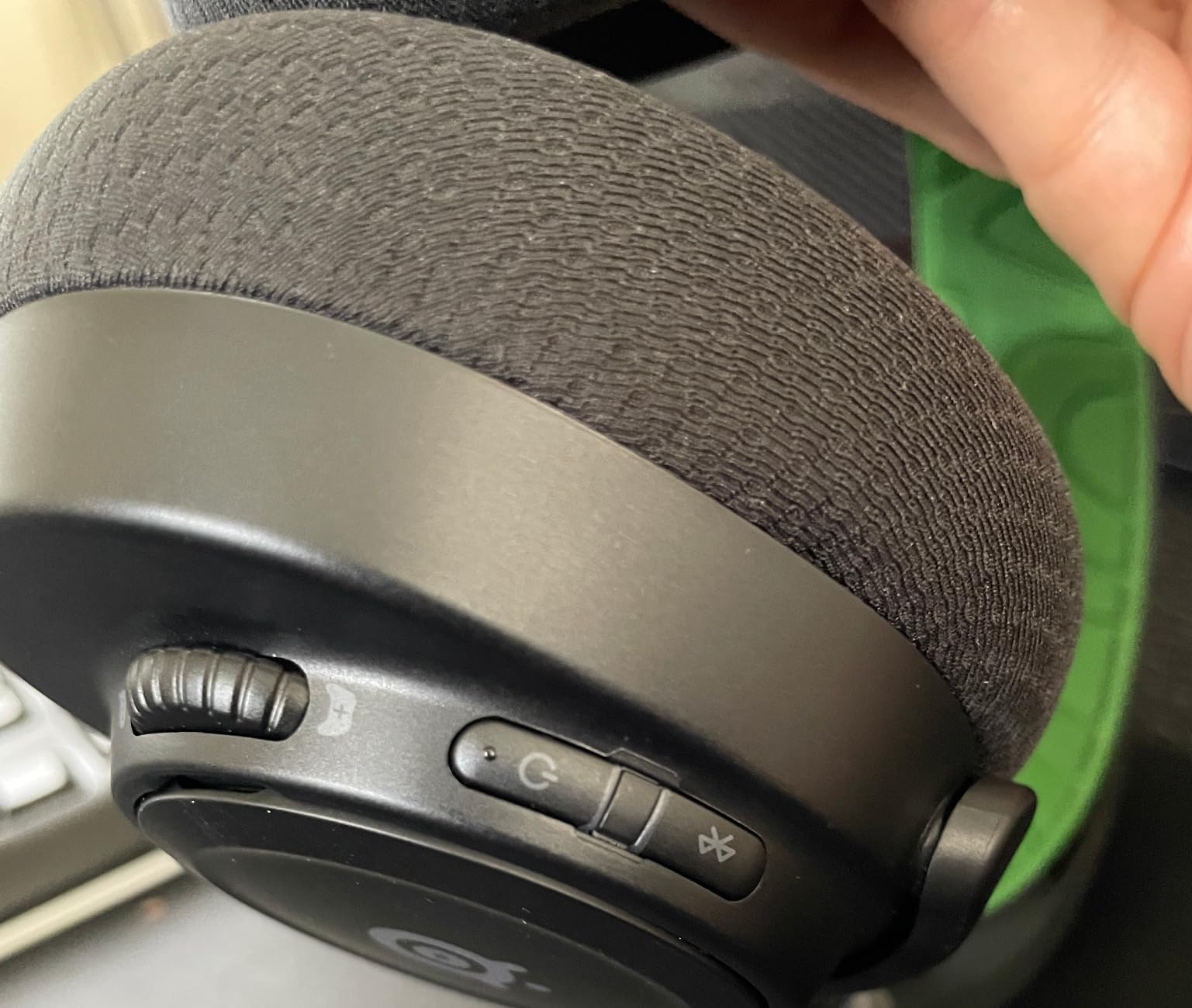 SteelSeries Arctis Nova 7X Wireless Multi-Platform Gaming Headset — Neodymium Magnetic Drivers — 2.4GHz+Bluetooth — 38Hr USB-C Battery — AI Mic — Xbox Series X|S, PC, PS5, Switch, VR, Mobile - Black - Customer Photo 4
