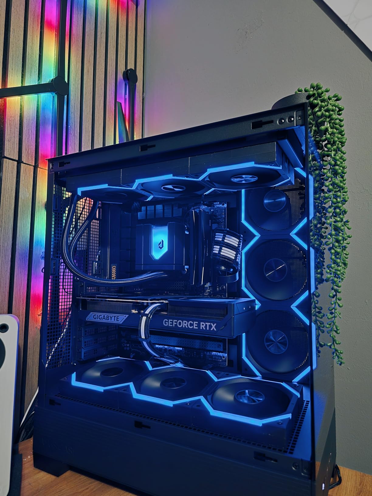 ASUS Prime AP201 33-liter Micro ATX White PC case with tool-free side panels and a quasi-filter mesh, with support for 360 mm coolers, graphics cards up to 338 mm long, and standard ATX PSUs - Customer Photo 1