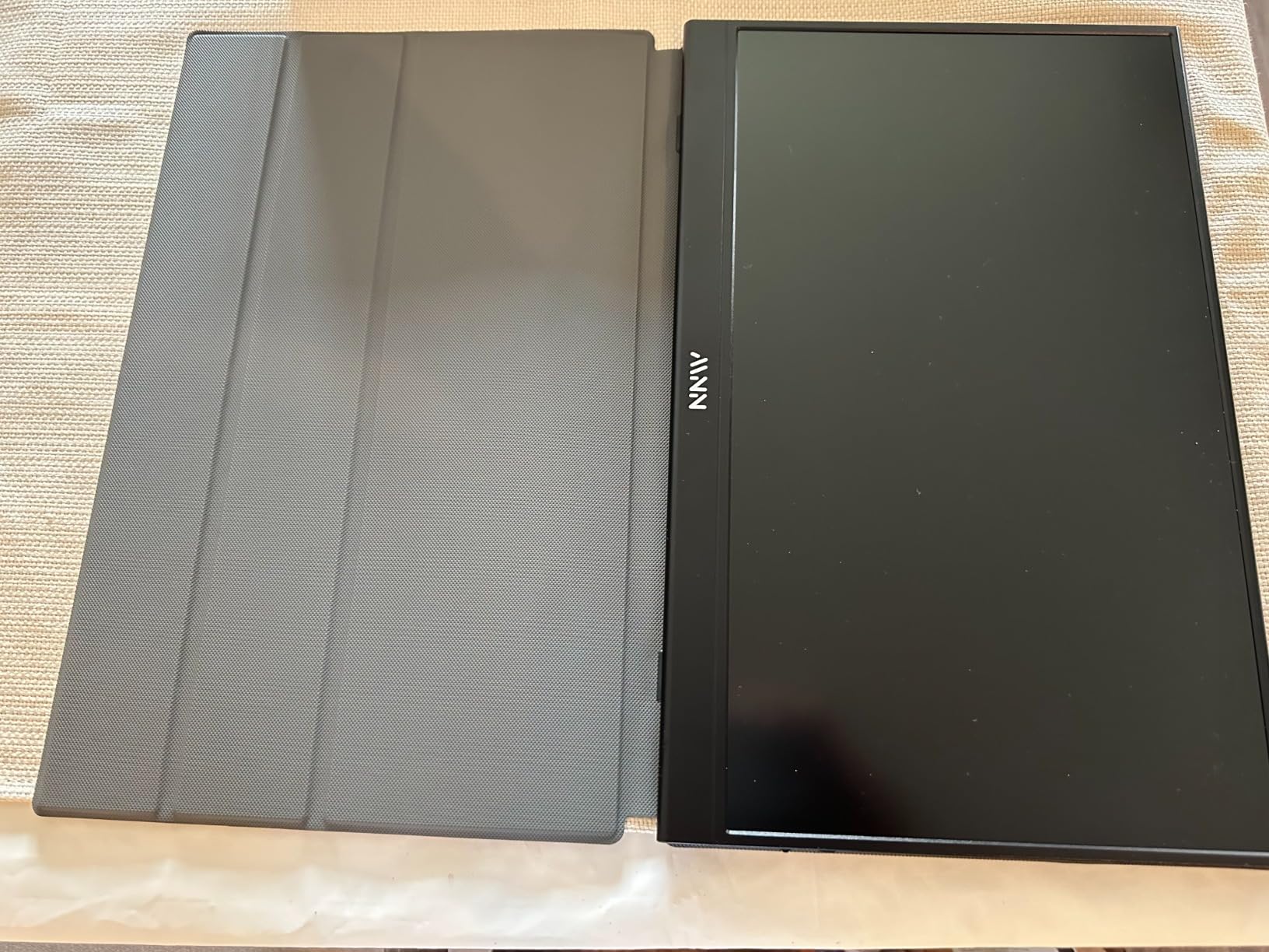 MNN Portable Monitor 15.6inch FHD 1080P USB C HDMI Gaming Ultra-Slim IPS Display w/Smart Cover & Speakers,HDR Plug&Play, External Monitor for Laptop PC Phone Mac (15.6'' 1080P) - Customer Photo 3