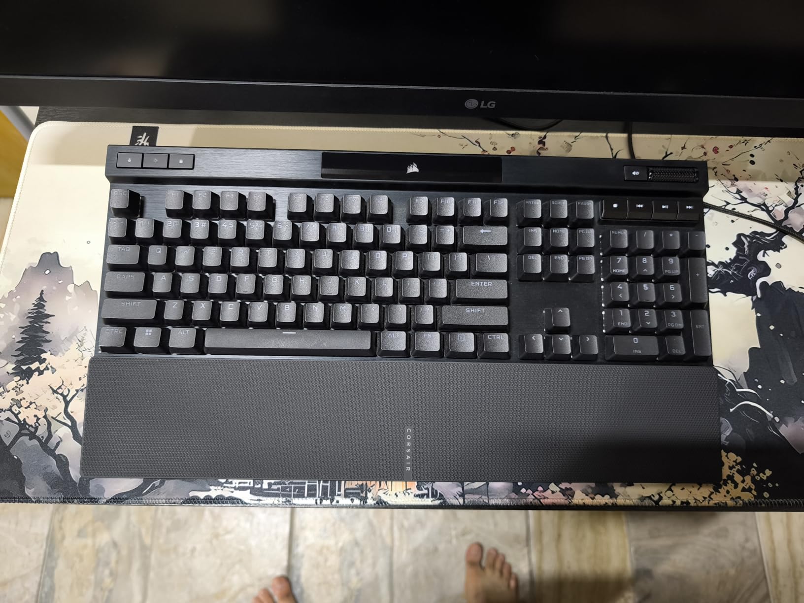 Corsair K70 PRO RGB Optical-Mechanical Gaming Keyboard - OPX Linear Switches, PBT Double-Shot Keycaps, 8,000Hz Hyper-Polling, Magnetic Soft-Touch Palm Rest - NA Layout, QWERTY - Black - Customer Photo 2