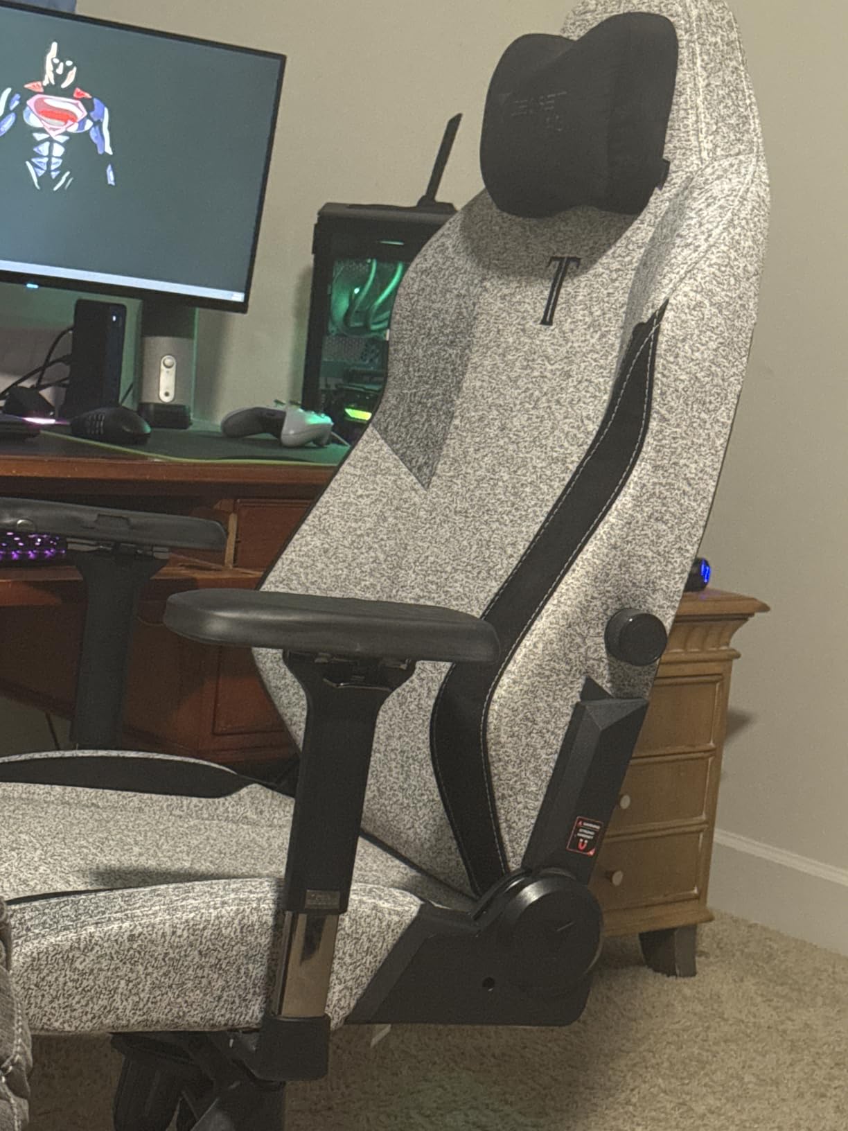 Secretlab Titan Evo Cookies & Cream Gaming Chair - Reclining - Ergonomic & Comfortable Computer Chair with 4D Armrests - Magnetic Head Pillow & 4-Way Lumbar Support - Small - Gray - Fabric - Customer Photo 1