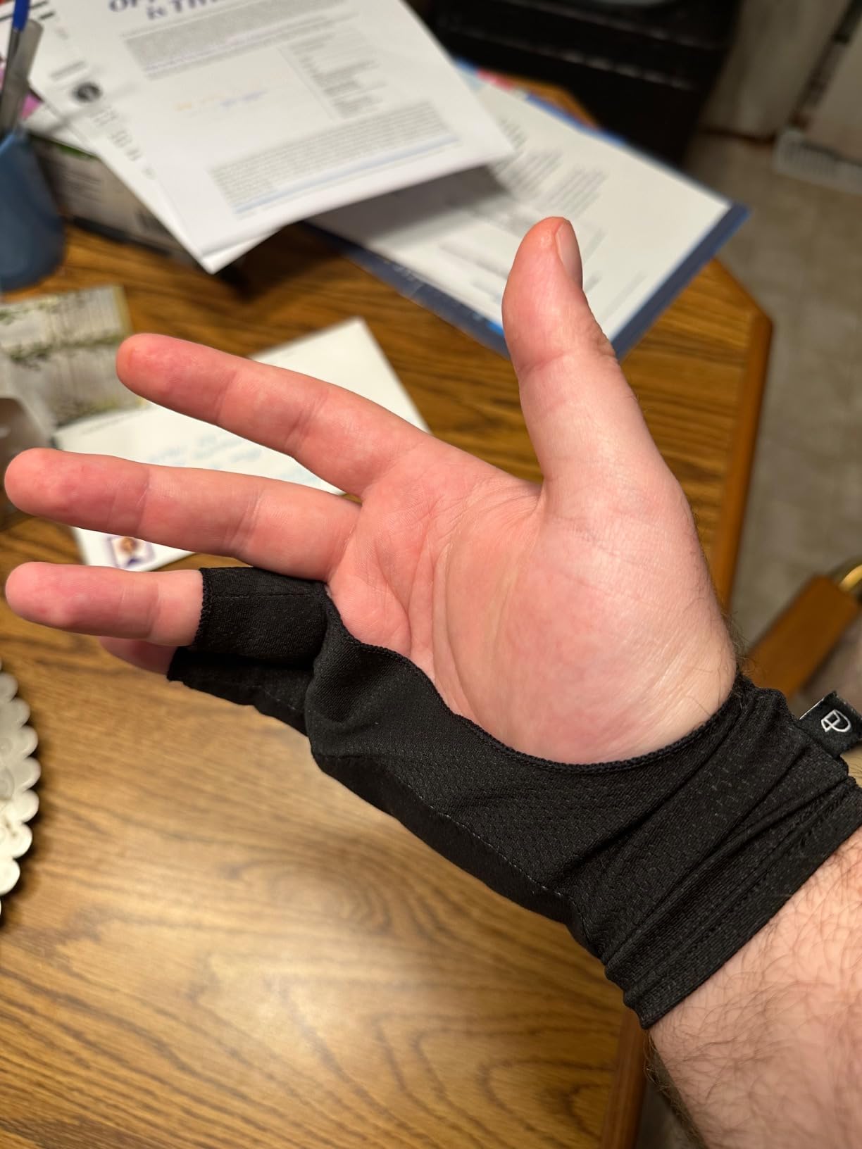 Paperlike Drawing Glove for iPad - Artist Glove for Drawing on Tablets (Right and Left Hand; 3 Sizes: S, M, L) - Customer Photo 2