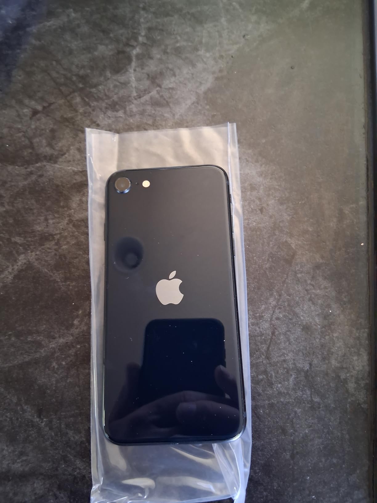 Apple iPhone SE 3rd Gen, 64GB, Midnight - Unlocked (Renewed) customer photo 2