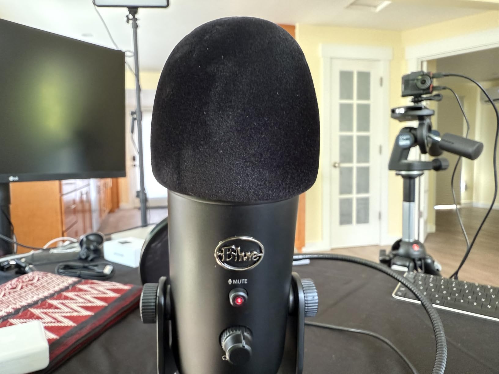 Blue Yeti Pop Filter Foam Windscreen - 5.5 Inch Diam 6 Layers Pop Filter for Mic Cover Yeti Pop Screen Compatible with Blue Yeti Microphone Professional Metal Pop Filter by YOUSHARES - Customer Photo 1