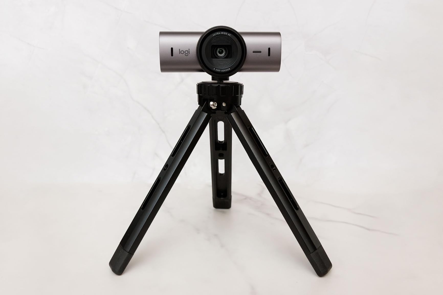 Logitech MX Brio Ultra HD 4K Collaboration, Streaming Webcam, 1080p at 60 FPS, Show Mode, Works with Microsoft Teams, Zoom, Google Meet, Nintendo Switch 2 new GameChat mode - Graphite - Customer Photo 3