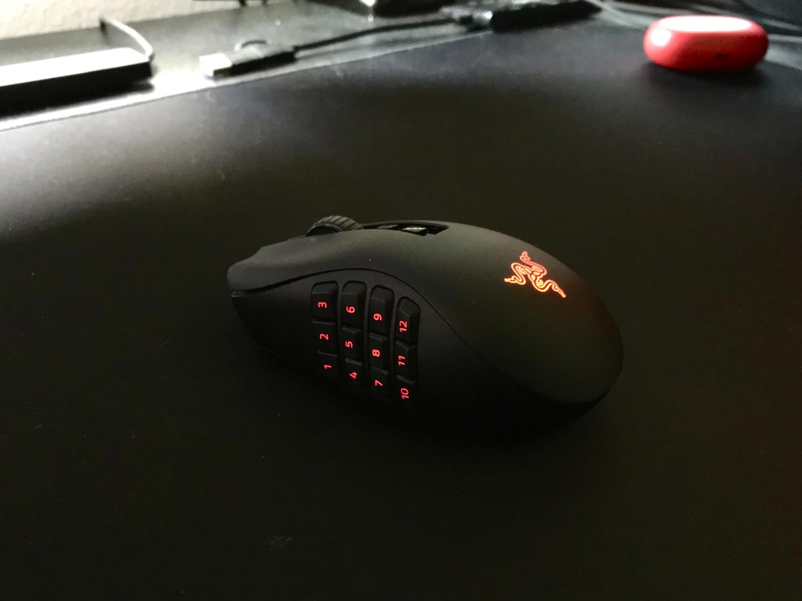 Razer Naga V2 HyperSpeed Wireless MMO Gaming Mouse: 19 Programmable Buttons - HyperScroll Technology - Focus Pro 30K Optical Sensor - Mechanical Mouse Switches Gen-2 - Up to 400 Hr Battery Life - Customer Photo 1