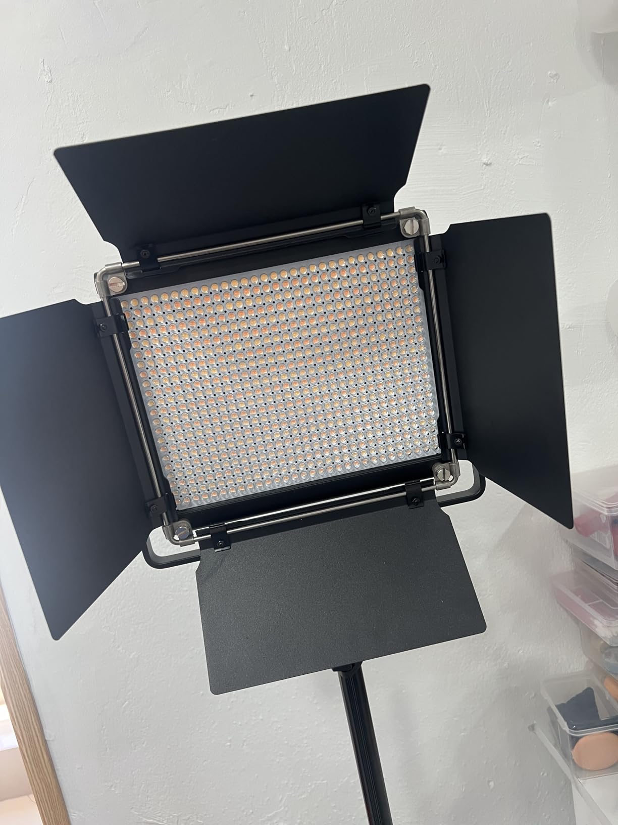 NEEWER RGB1200 RGB LED Video Light Panel with APP/2.4G Control, 60W Studio Photography Lighting 22000Lux@0.5m/1% Precise Min Dimming/360° Full Color/ CRI97+/TLCI98+/2500K-8500K/18 Effect with Barndoor - Customer Photo 1