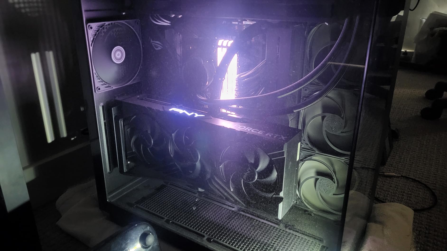 PNY GeForce RTX™ 4090 24GB Verto™ Triple Fan Graphics Card DLSS 3 (384-bit PCIe 4.0, GDDR6X, Supports 4k, Anti-Sag Bracket, HDMI/DisplayPort) - Customer Photo 2