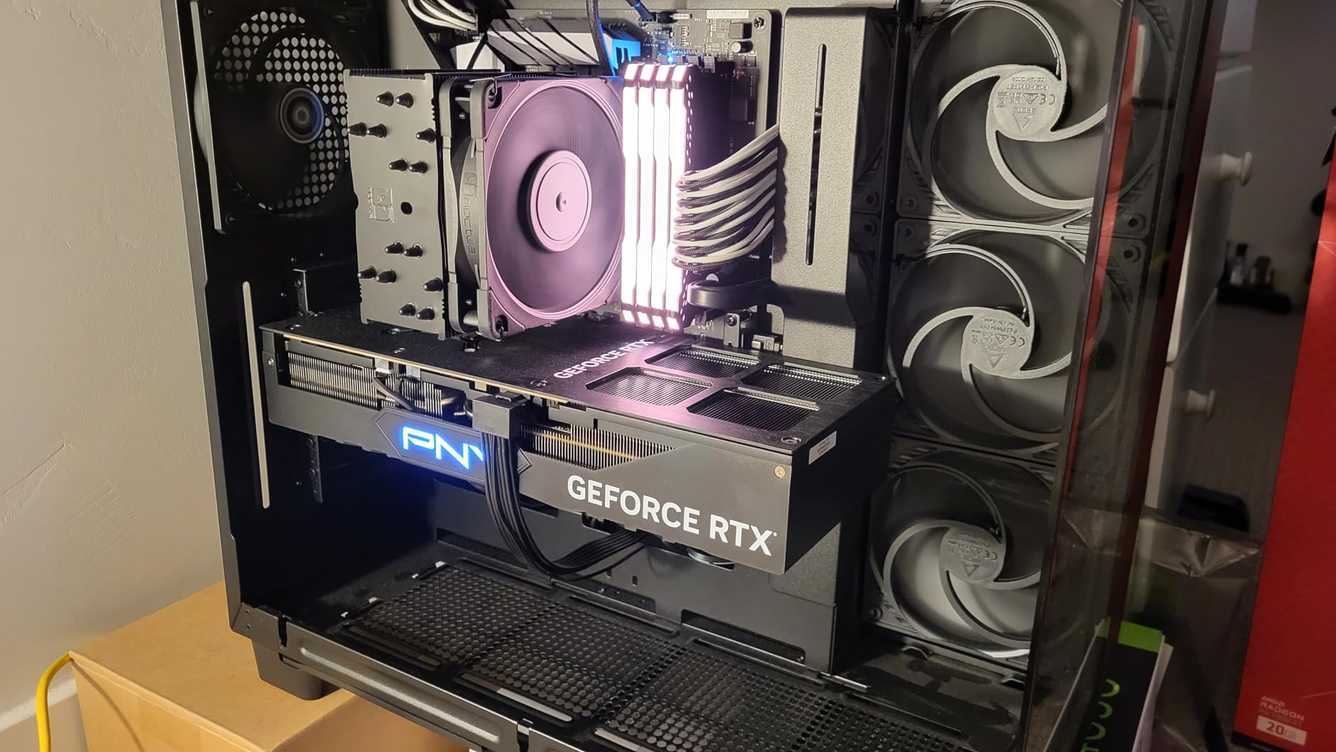 PNY GeForce RTX™ 4090 24GB Verto™ Triple Fan Graphics Card DLSS 3 (384-bit PCIe 4.0, GDDR6X, Supports 4k, Anti-Sag Bracket, HDMI/DisplayPort) - Customer Photo 3