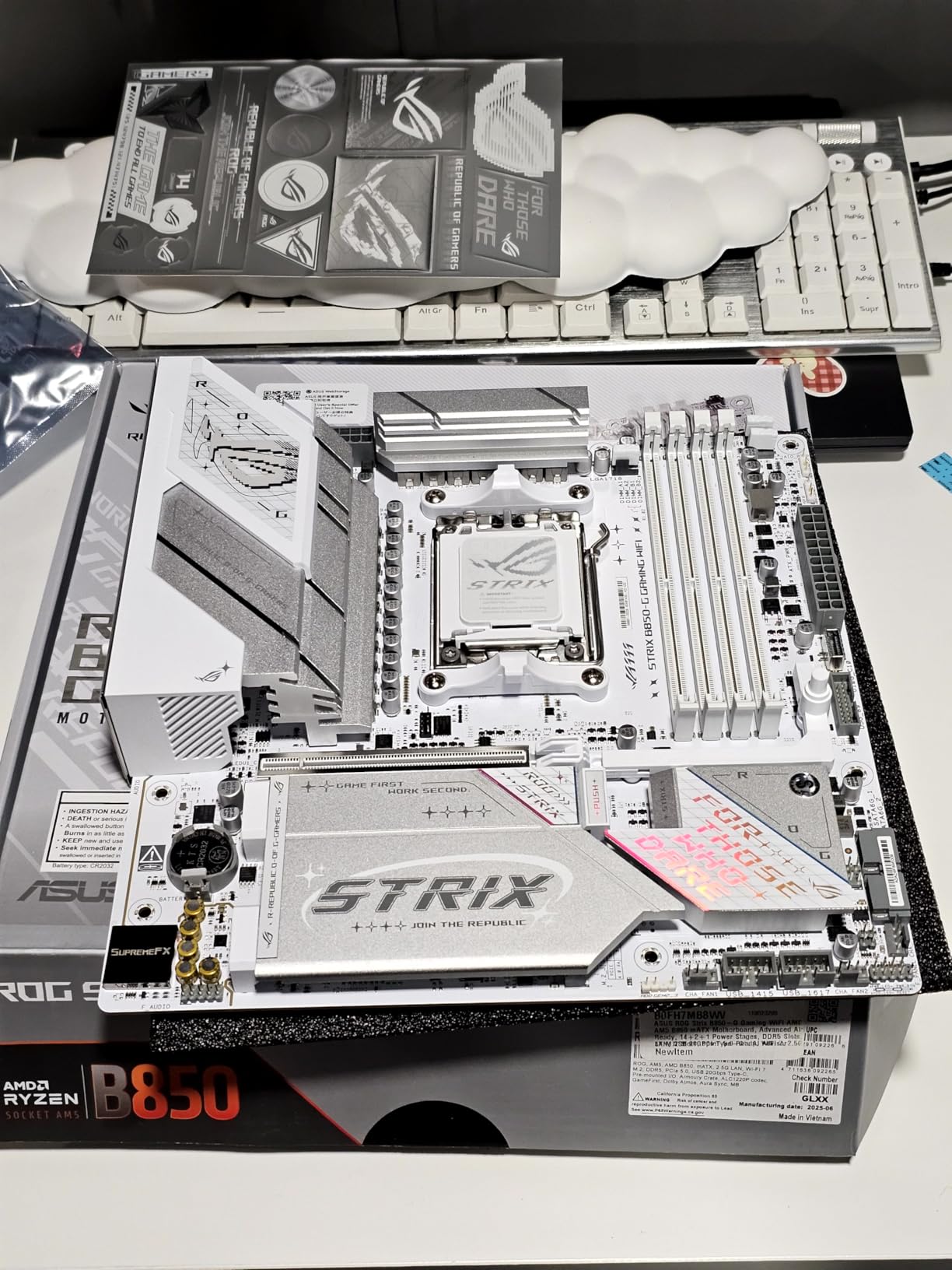 ROG Strix B650-A Gaming WiFi AMD B650 AM5 Ryzen Desktop 9000 8000 & 7000 ATX motherboard, 12 + 2 power stages, DDR5, 3x M.2 slot, PCIe 4.0, 2.5G LAN, WiFi 6E, USB 3.2 Gen 2x2 Type-C, Aura Sync customer photo 2