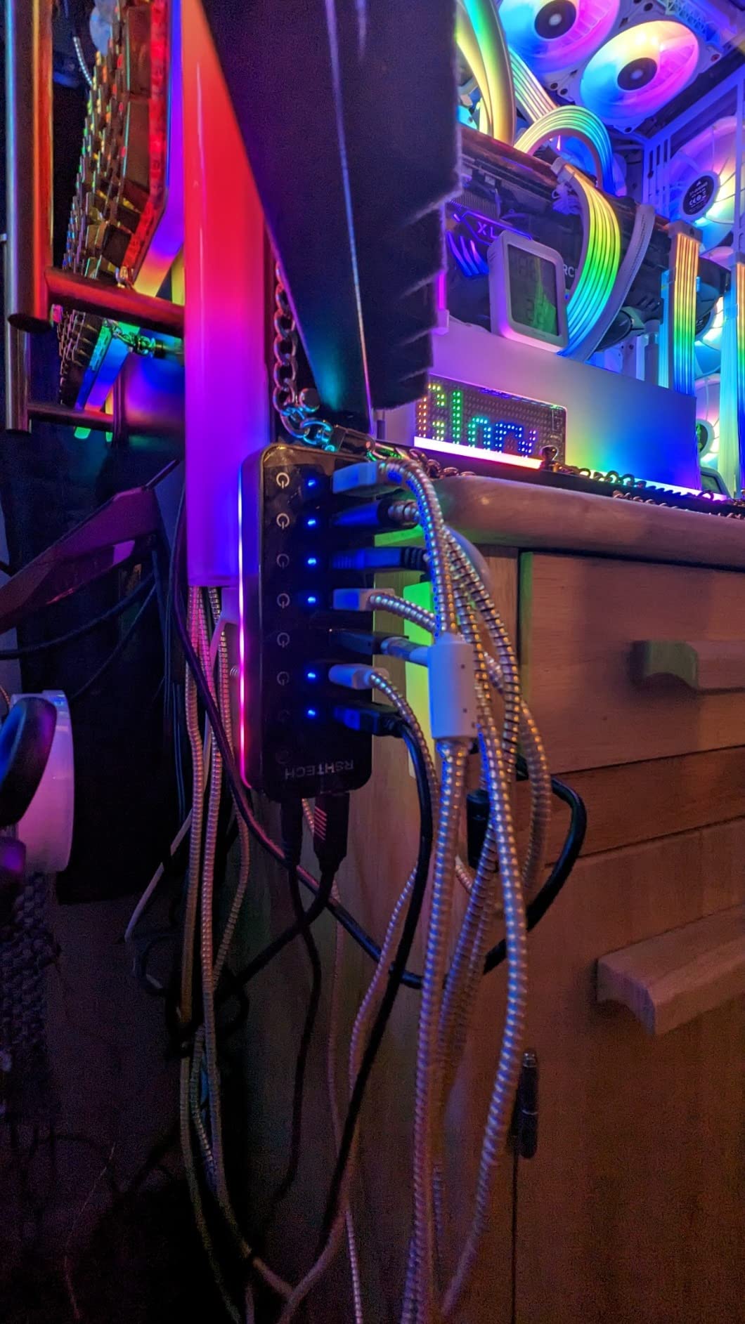 Powered USB Hub, RSHTECH RGB 7 Ports USB 3.0/USB C Hub with 14 Mode RGB LED Strip, Individual Touch Switches, 3.3ft Cable and 5V/4A Power Adapter, Aluminum Gaming USB Hub for PC and Laptop, RSH-518R - Customer Photo 2