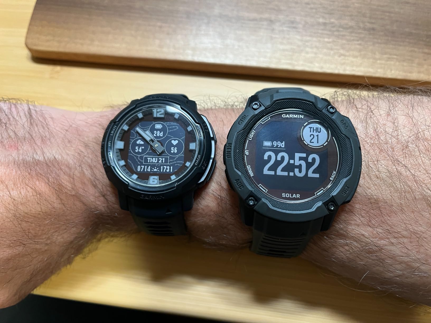 Garmin Instinct Crossover, Rugged Hybrid Smartwatch, Analog Hands and Digital Display, Black - Customer Photo 1