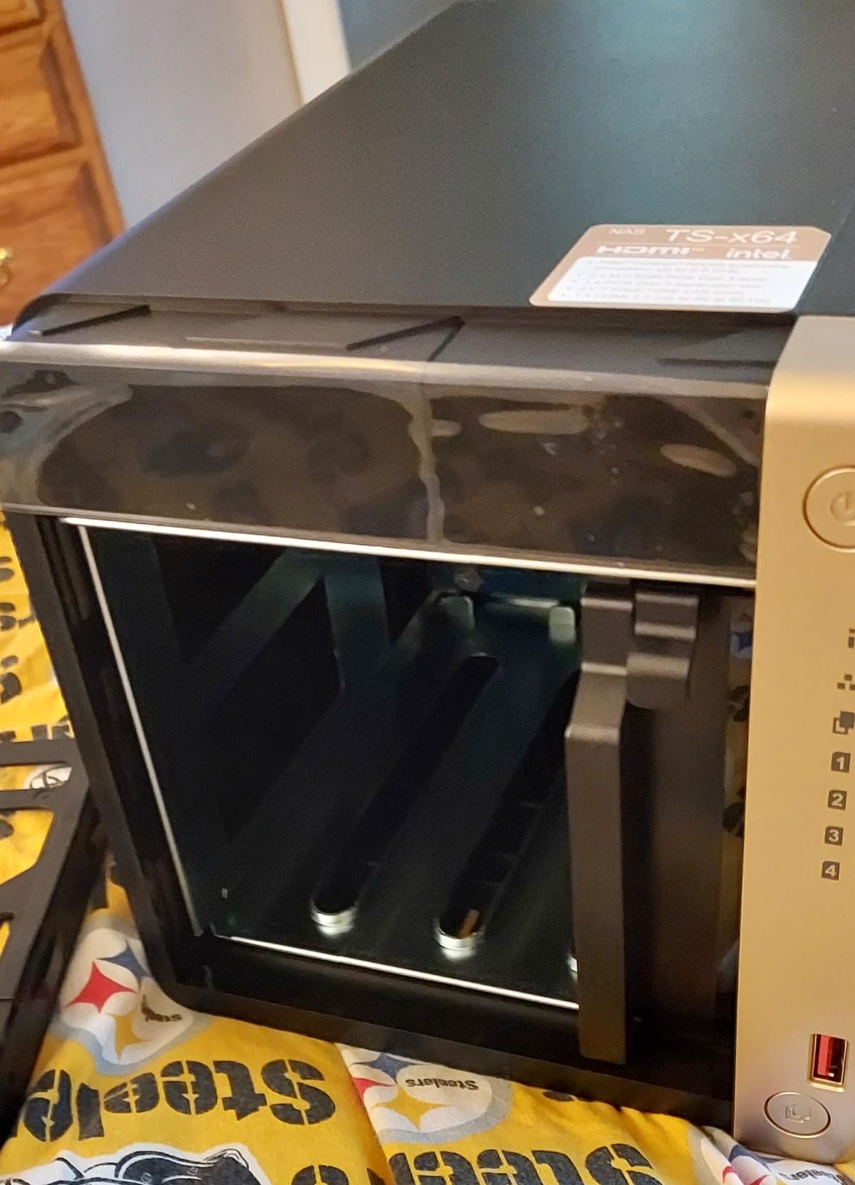 QNAP TS-264-8G-US 2 Bay High-Performance Desktop NAS with Intel Celeron Quad-core Processor, M.2 PCIe Slots and Dual 2.5GbE (2.5G/1G/100M) Network Connectivity (Diskless) - Customer Photo 3