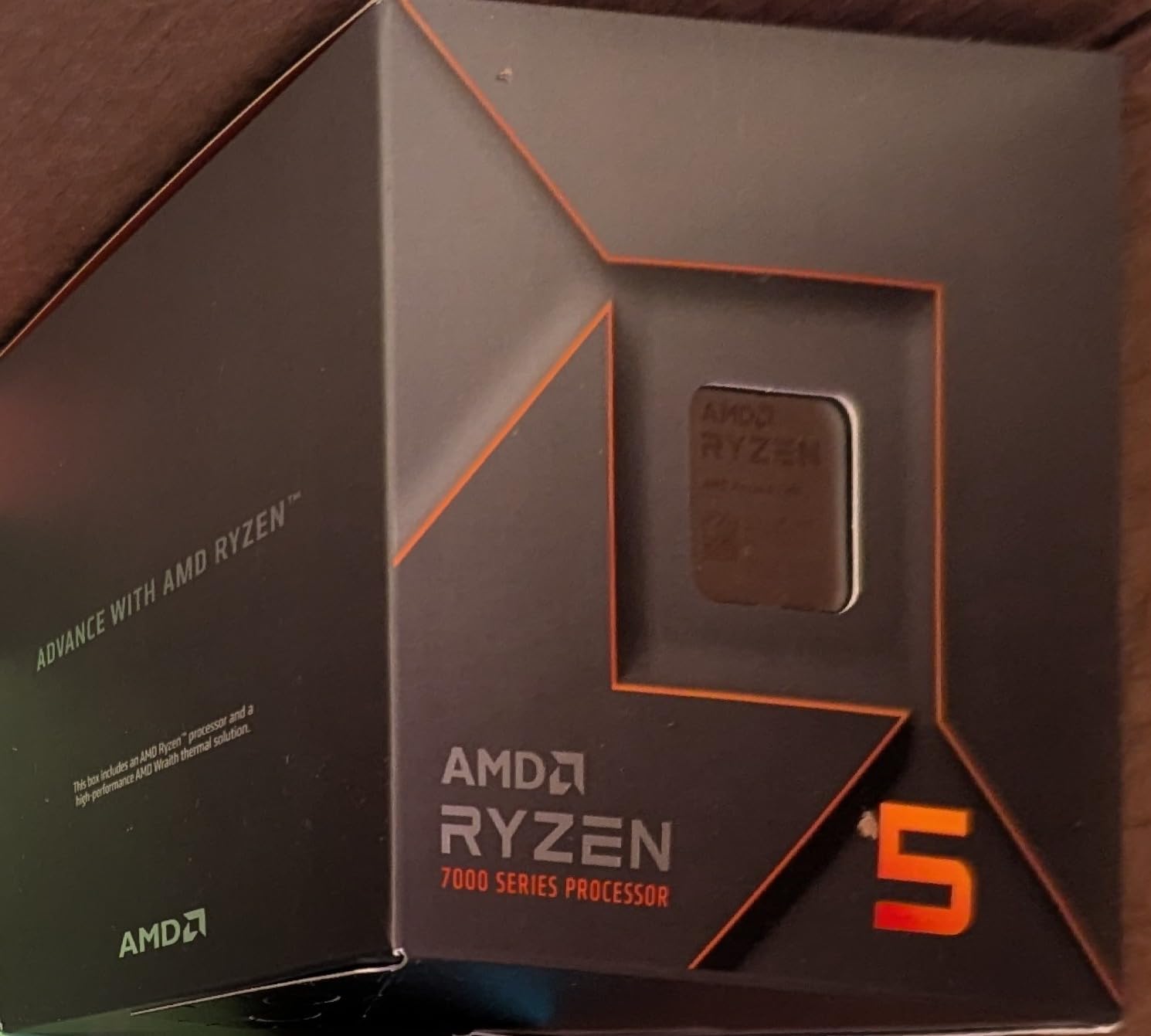 AMD Ryzen 5 7600 6-Core, 12-Thread Unlocked Desktop Processor customer photo 1
