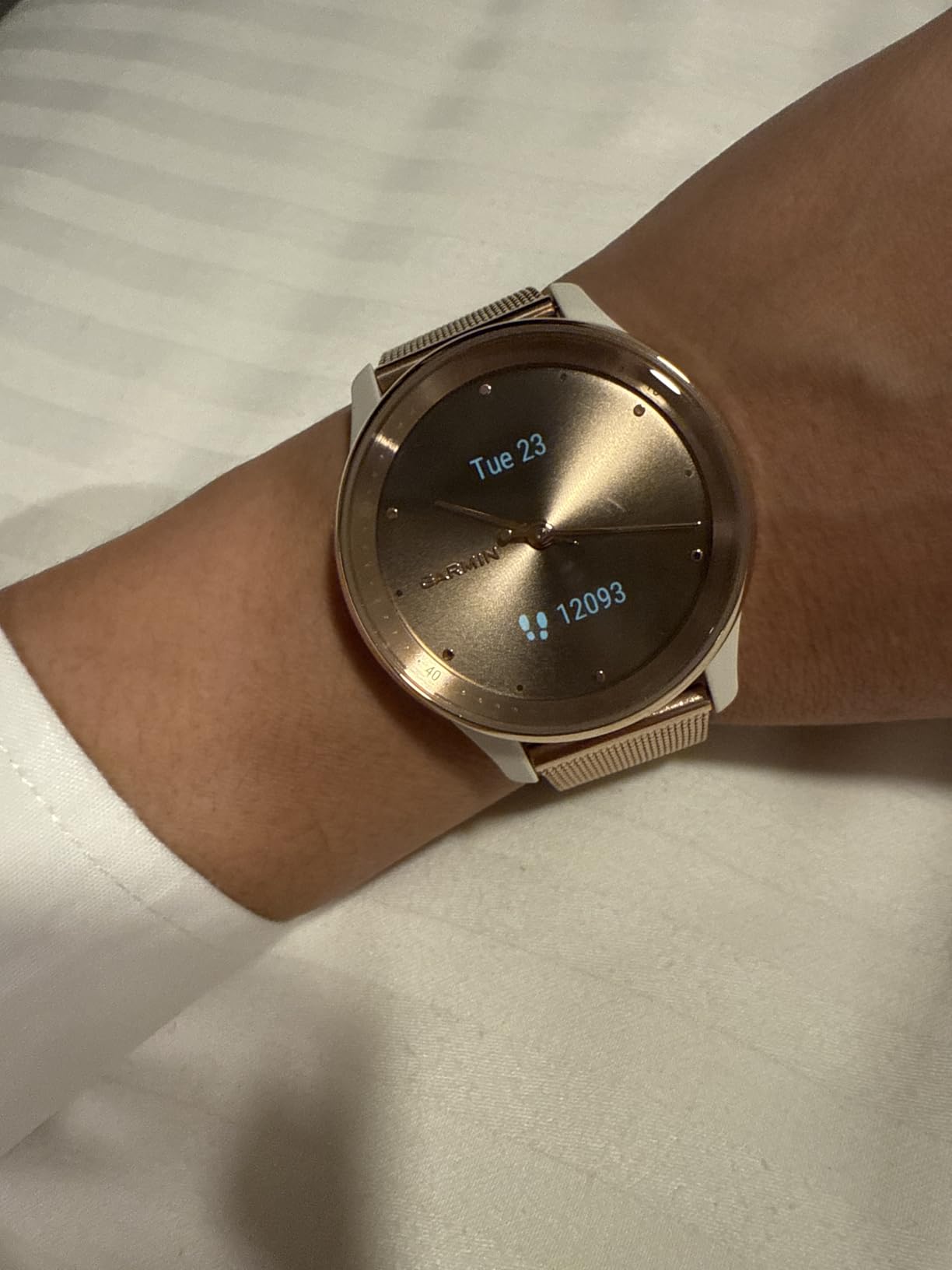 Garmin vívomove Trend, Stylish Hybrid Smartwatch, Long-Lasting Battery Life, Dynamic Watch Hands and Touchscreen Display, Black - Customer Photo 1