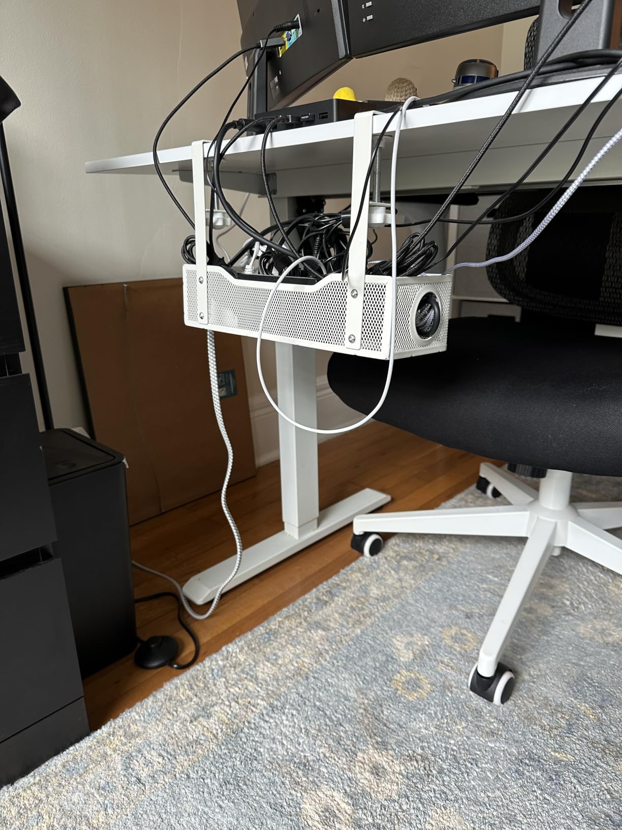 Under Desk Cable Management Tray White, Cinati Wire Organizers No Drill, Cable Tray with Clamp for Wire Management, Cord Organization Box for Office, Home customer photo 1