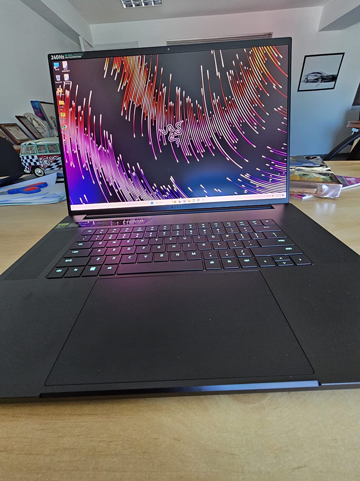 Razer Blade 18 Gaming Laptop: NVIDIA GeForce RTX 4090-13th Gen Intel 24-Core i9 HX CPU - 18