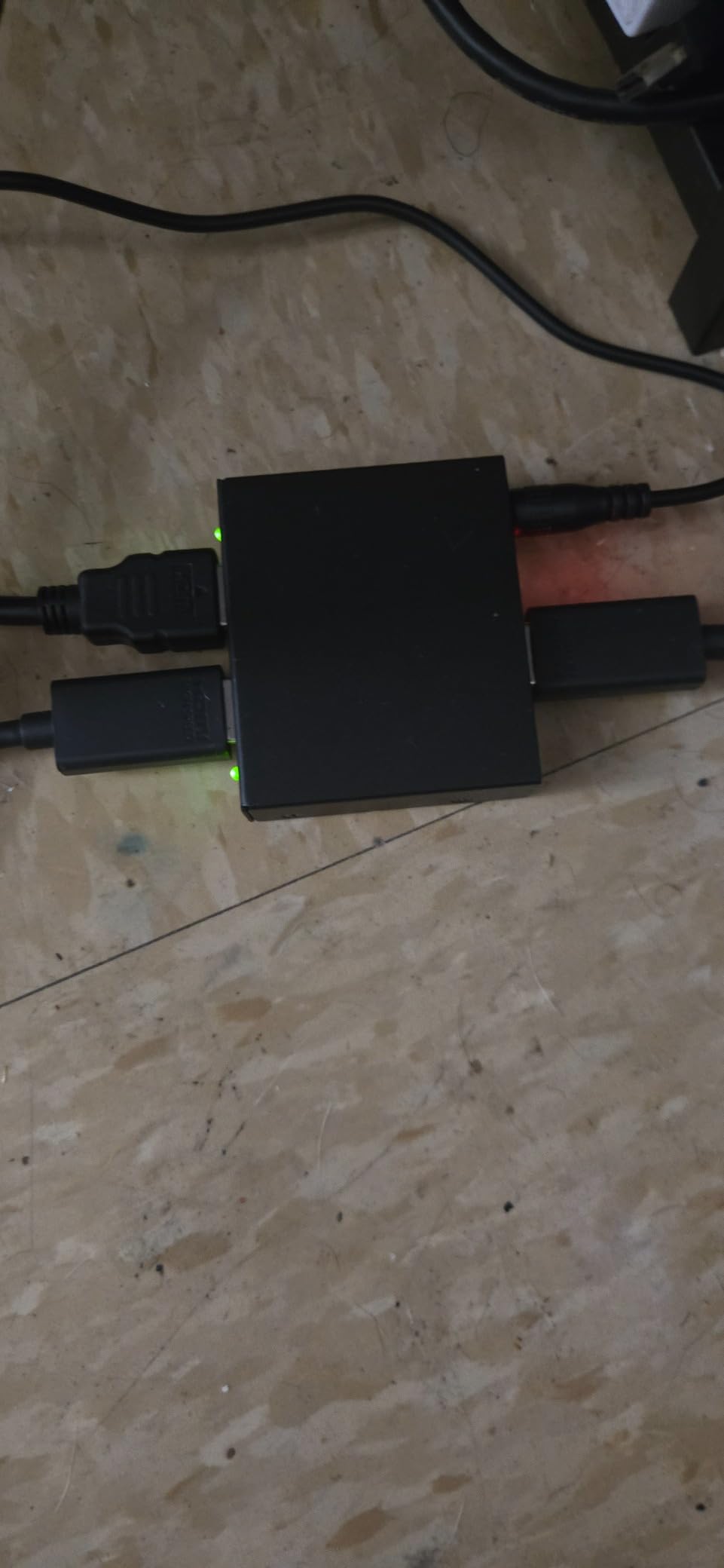 Amazon Basics HDMI Splitter 1 in 2 Out, 4K@30Hz for Dual Monitors, Mirror Only, Black - Customer Photo 2