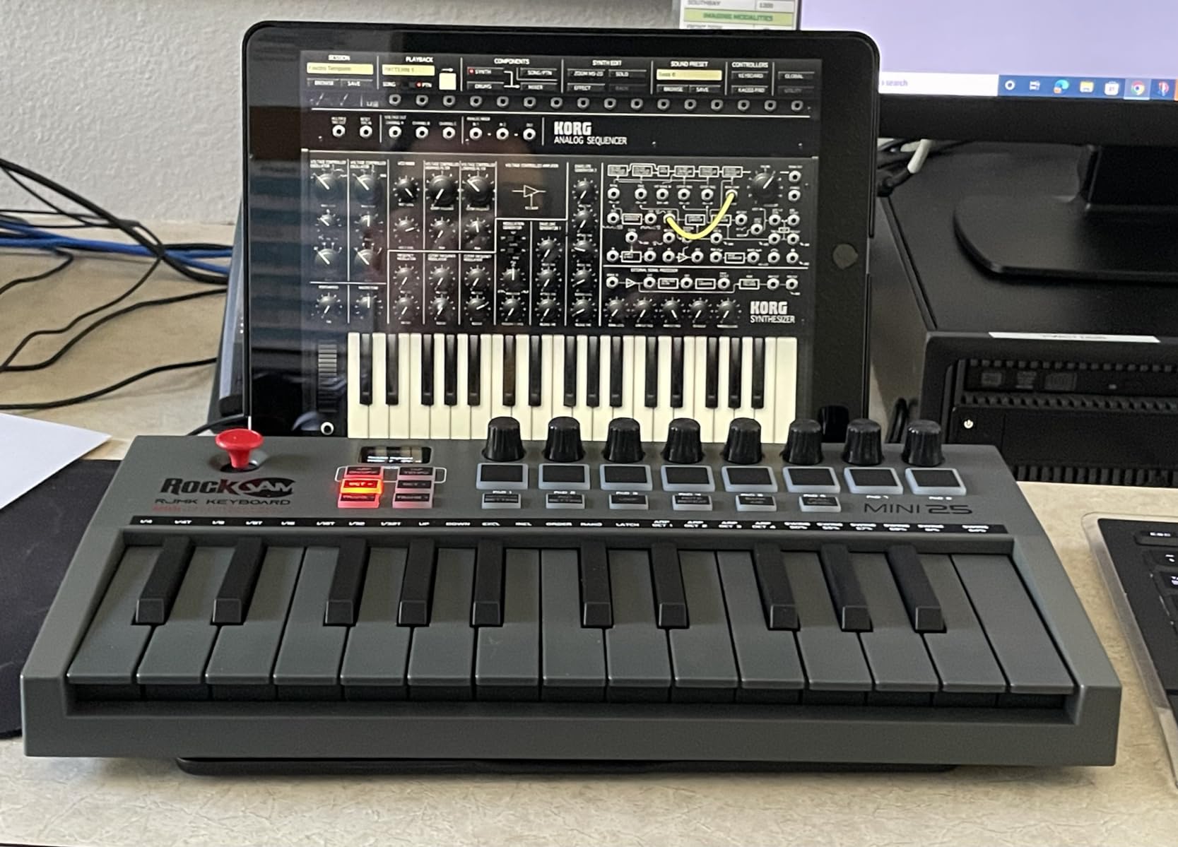 RockJam 25 Key Bluetooth Midi Keyboard Customer Review RockJam 25 Key Bluetooth Midi Keyboard - Customer Photo 1