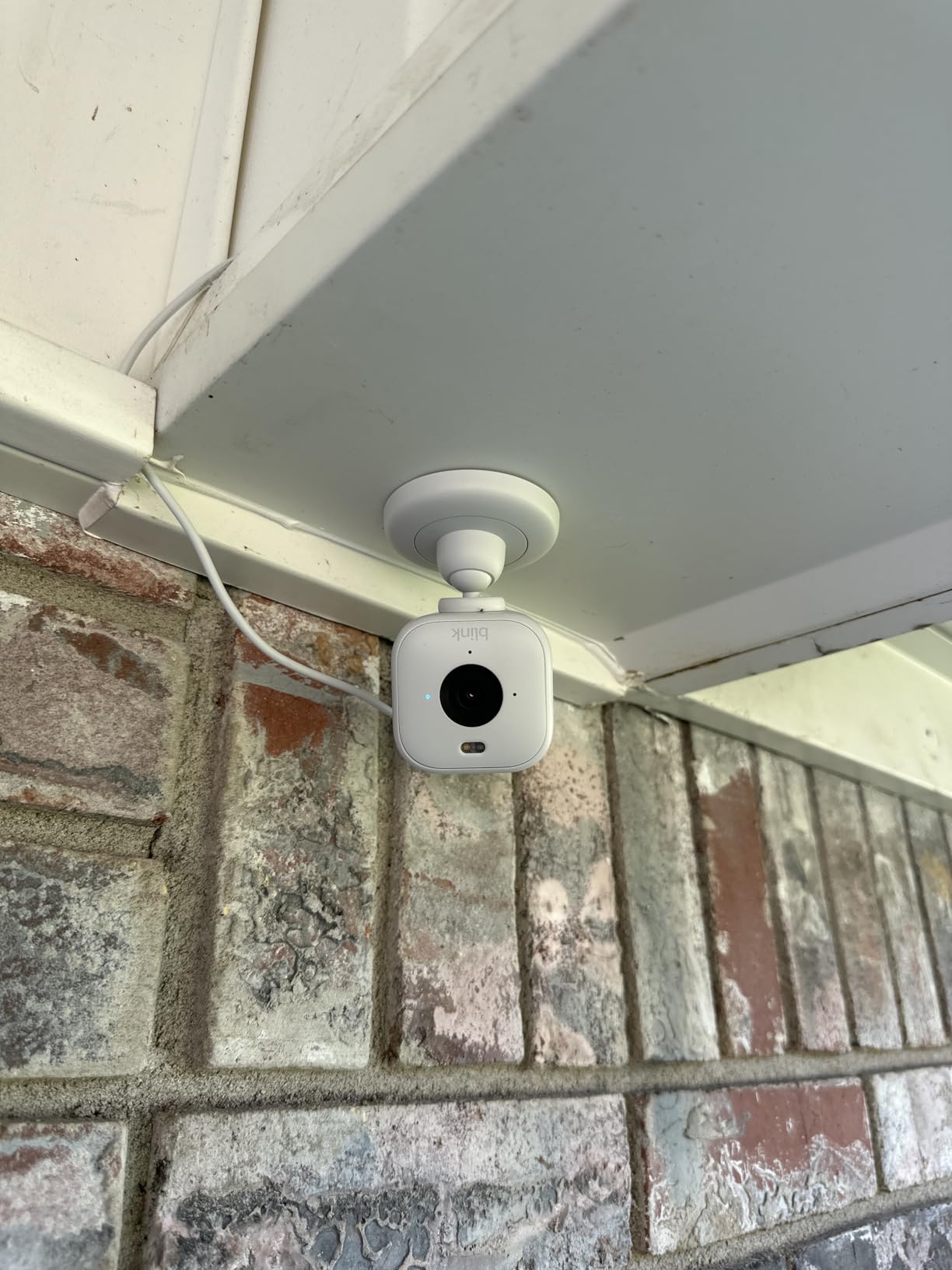 Blink Mini 2 — Home Security & Pet Camera(s) with HD video, color night view, motion detection, two-way audio, and built-in spotlight — 1 camera (Black) - Customer Photo 4