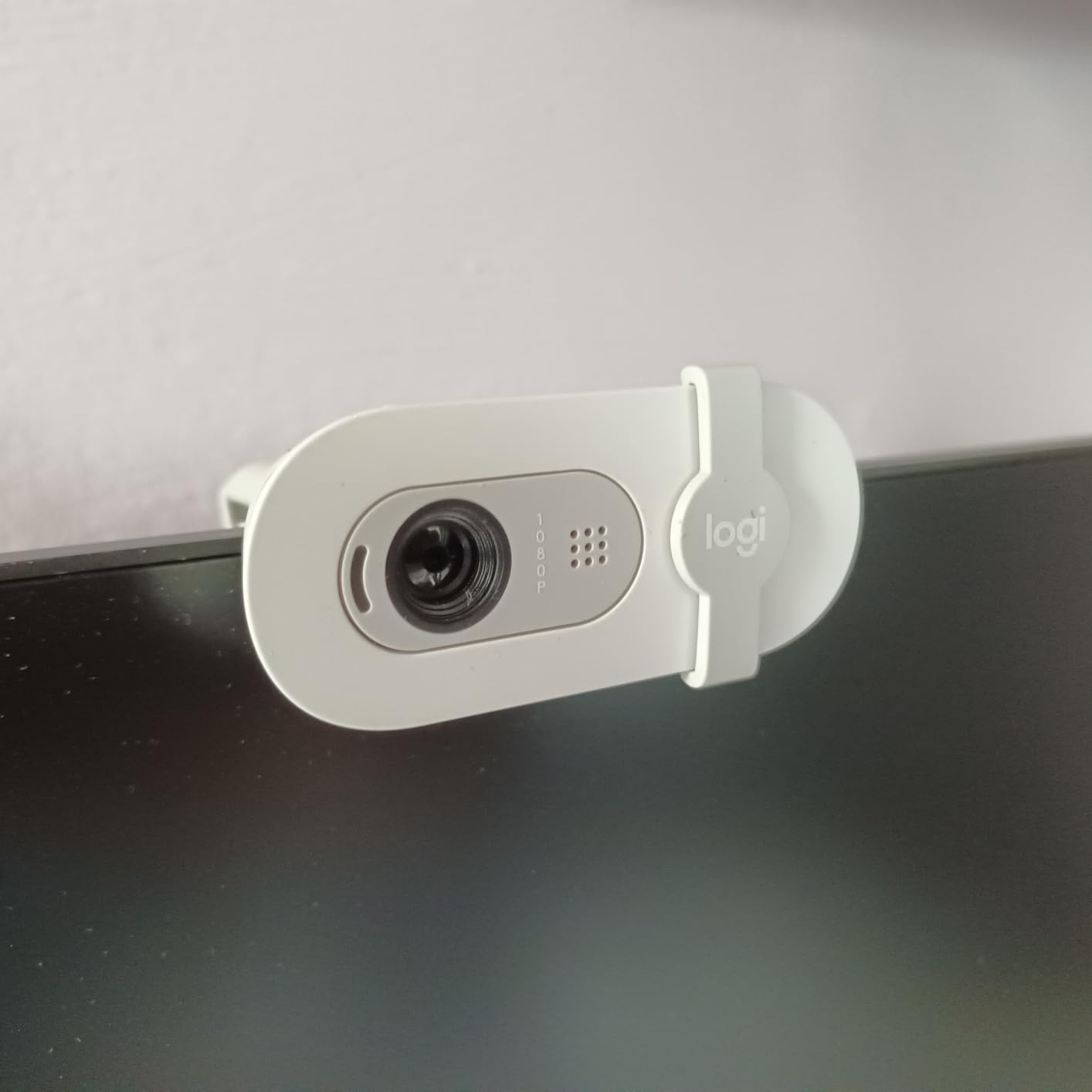 Logitech Brio 101 Full HD 1080p Webcam for Meetings, Streaming, Desktop, Laptop, PC - Built-in Mic, Shutter, Works with Zoom, Microsoft Teams, Nintendo Switch 2's New GameChat Mode, USB-A,-Black - Customer Photo 4