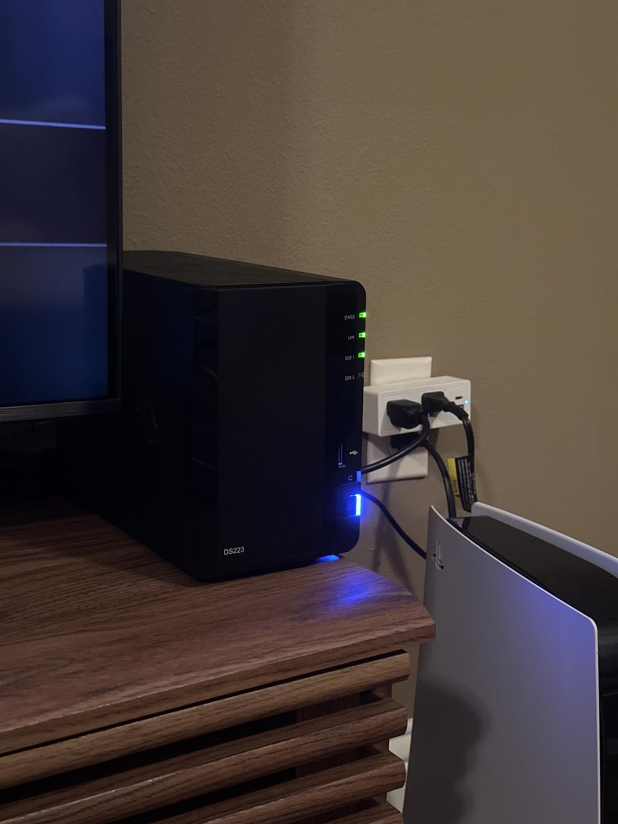Synology DS423 Family & Business Backup - Secure File Sharing, Photo Vault & Video Surveillance (4-Bay Diskless NAS) customer photo 2