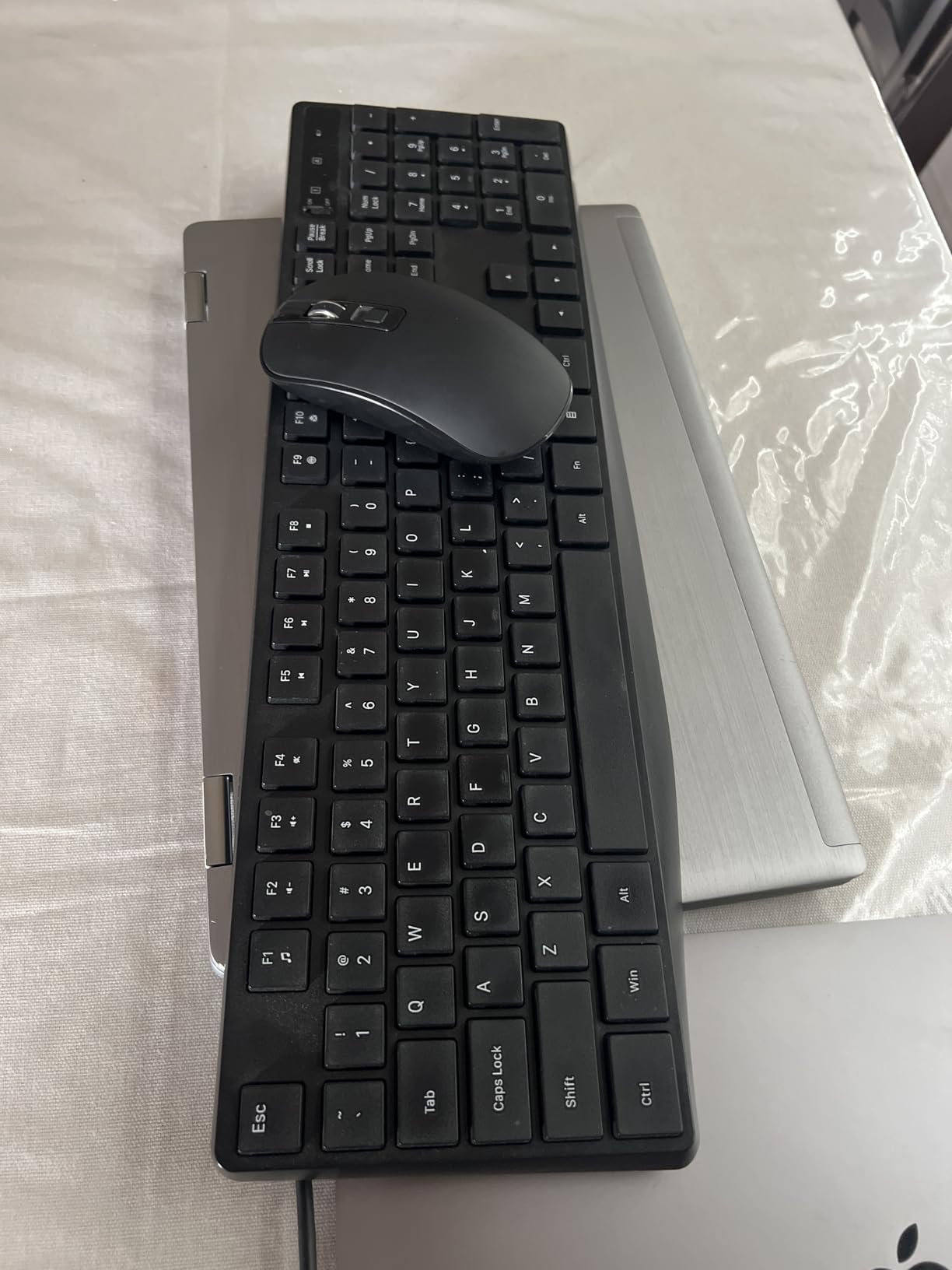Wireless Keyboard and Mouse Combo for Windows, 2.4G Full-Sized External Cordless Computer Keyboard Mouse Combo for Laptop PC Desktop Chrome Mac, Number Pad 1600 DPI Silent Mouse USB Receiver (Black) - Customer Photo 1