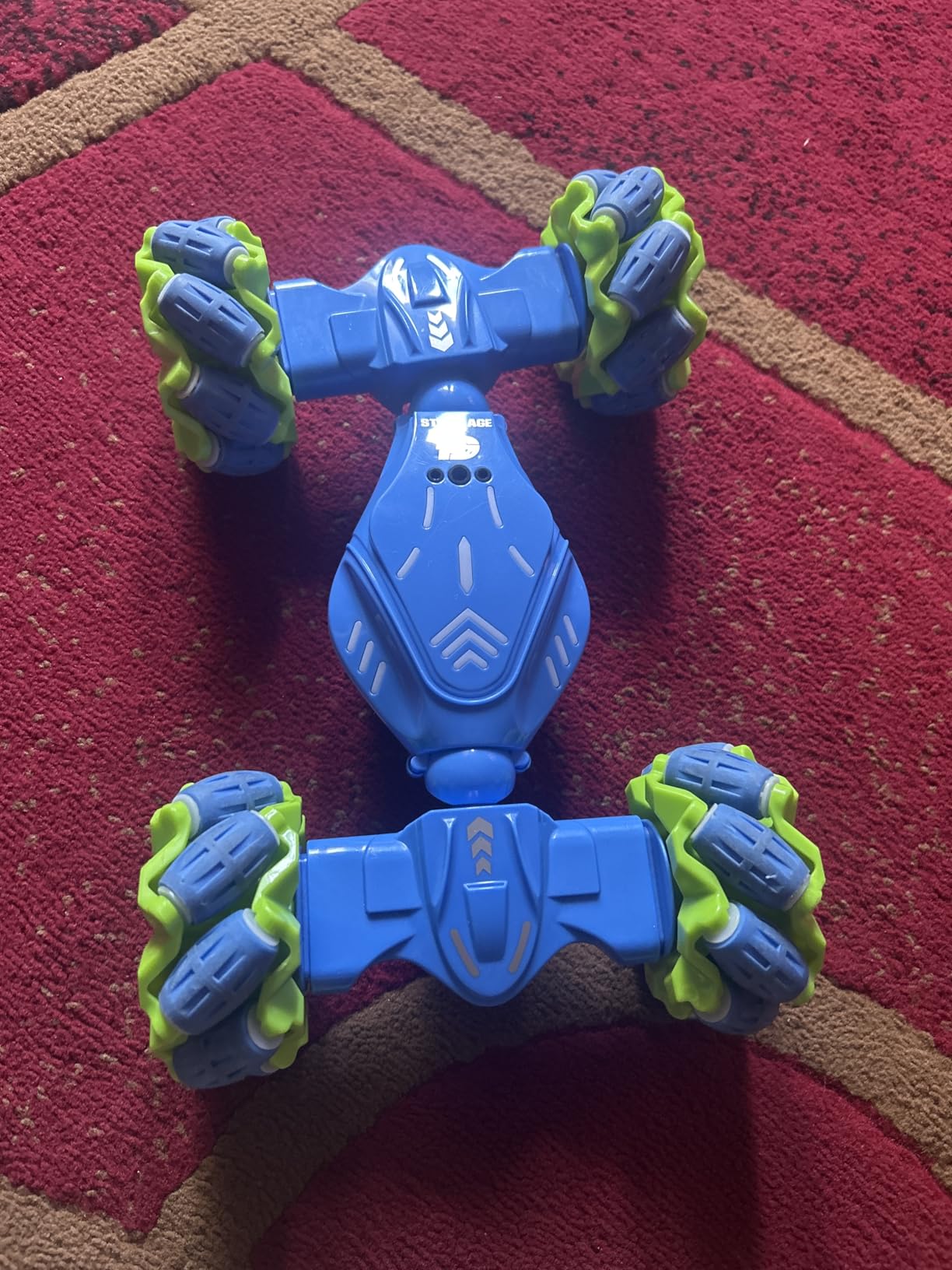 DEERC DE83 Gesture Sensing RC Stunt Car with Light & Music, 2.4GHz 4WD RC Car Remote Control Transformed Vehicle 360°Spins All Terrains Monster Truck for Boys Kids - Customer Photo 1