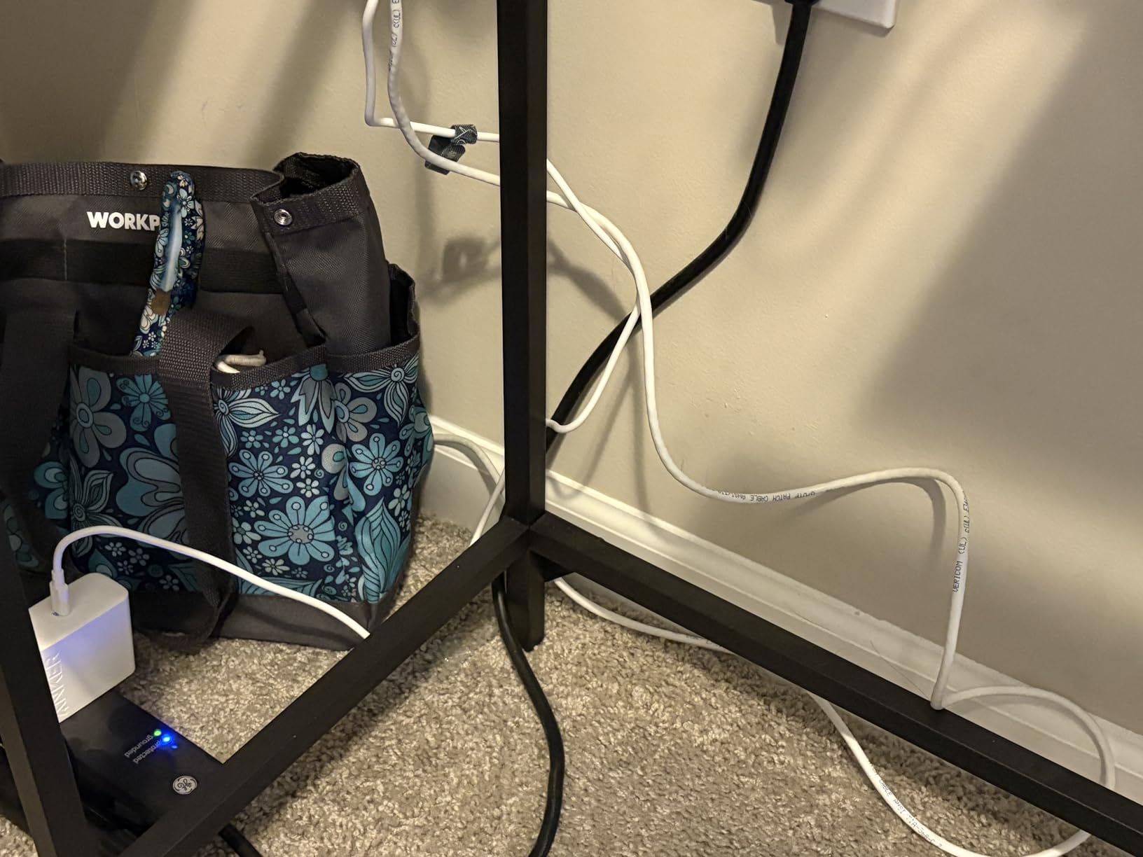 Anker MacBook Charger, Compact and Foldable 100W USB C Charger for MacBook Air, Samsung Galaxy, iPhone 17/16 Series, iPad Pro, and More, 5FT USB C Cable Included - Customer Photo 4