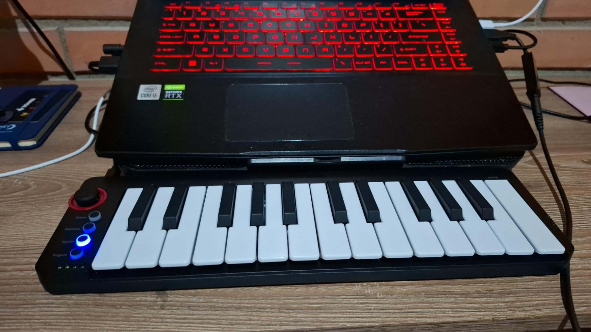 Donner Mini MIDI Keyboard, N-25 25 Key MIDI Controller for Beginner with Velocity-Sensitive Mini Keys&Light-up Rocker&Music Production Software, Small Controlador MIDI with 40 Teaching Courses Customer Review Donner Mini MIDI Keyboard, N-25 25 Key MIDI Controller for Beginner with Velocity-Sensitive Mini Keys&Light-up Rocker&Music Production Software, Small Controlador MIDI with 40 Teaching Courses - Customer Photo 1